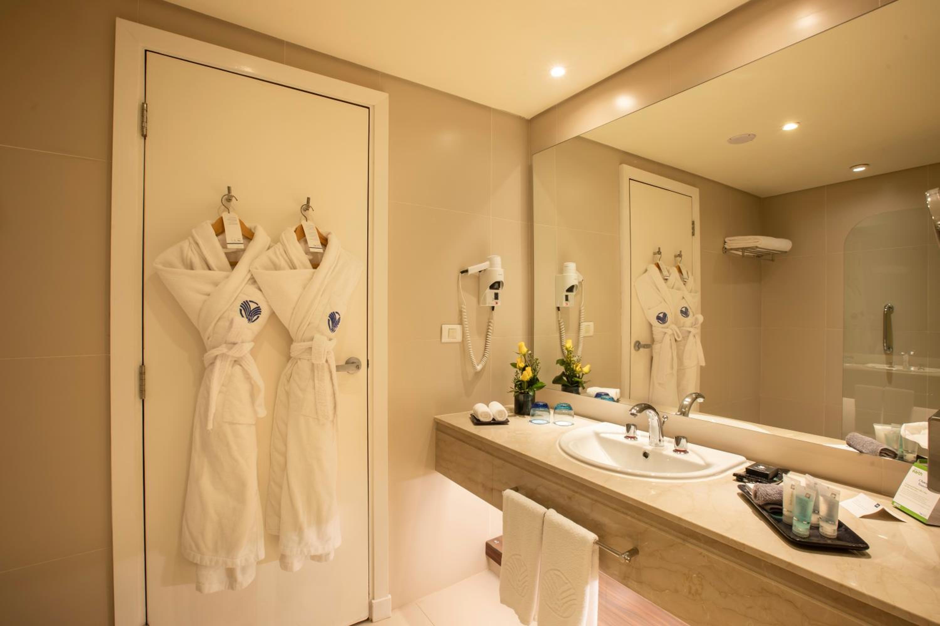 Premium Double or Twin Room - Photo 2