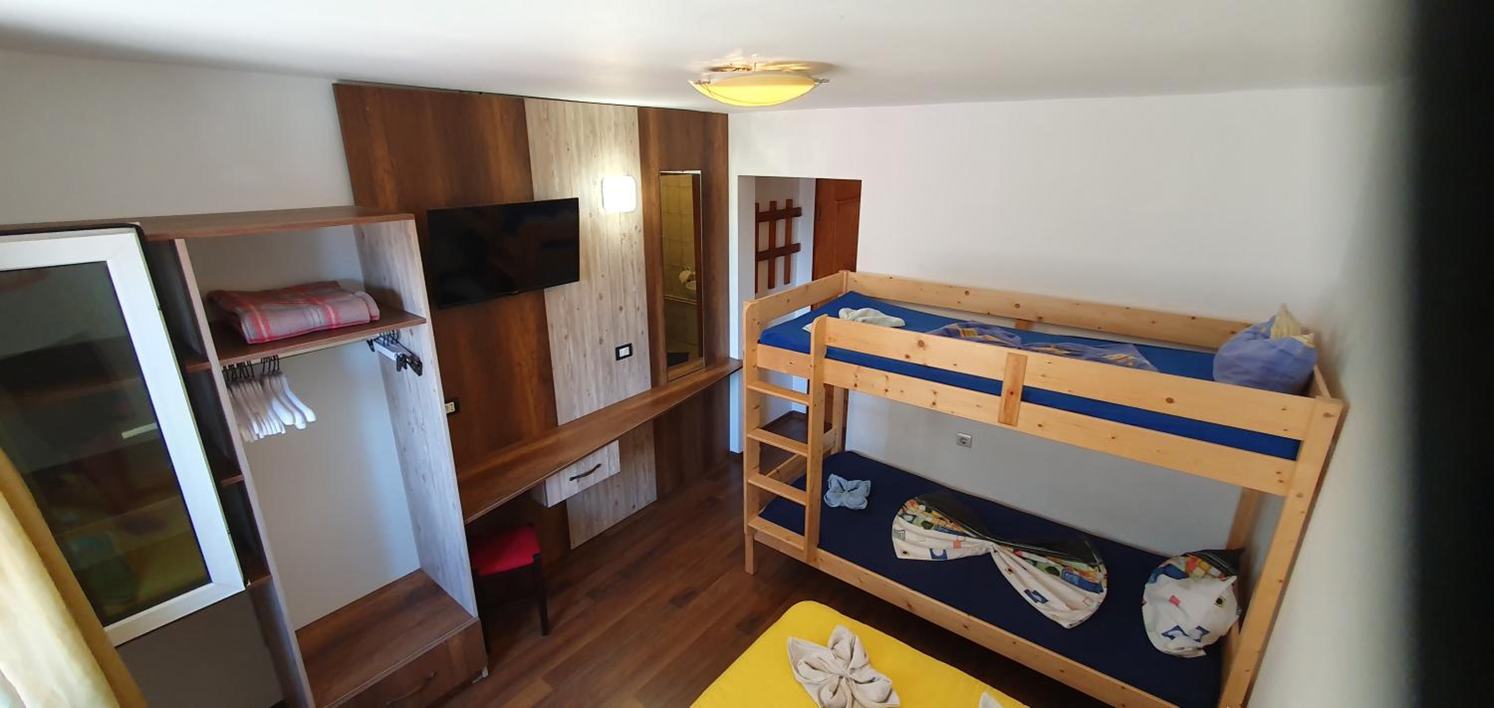 Twin Room with Private Bathroom - Photo 1