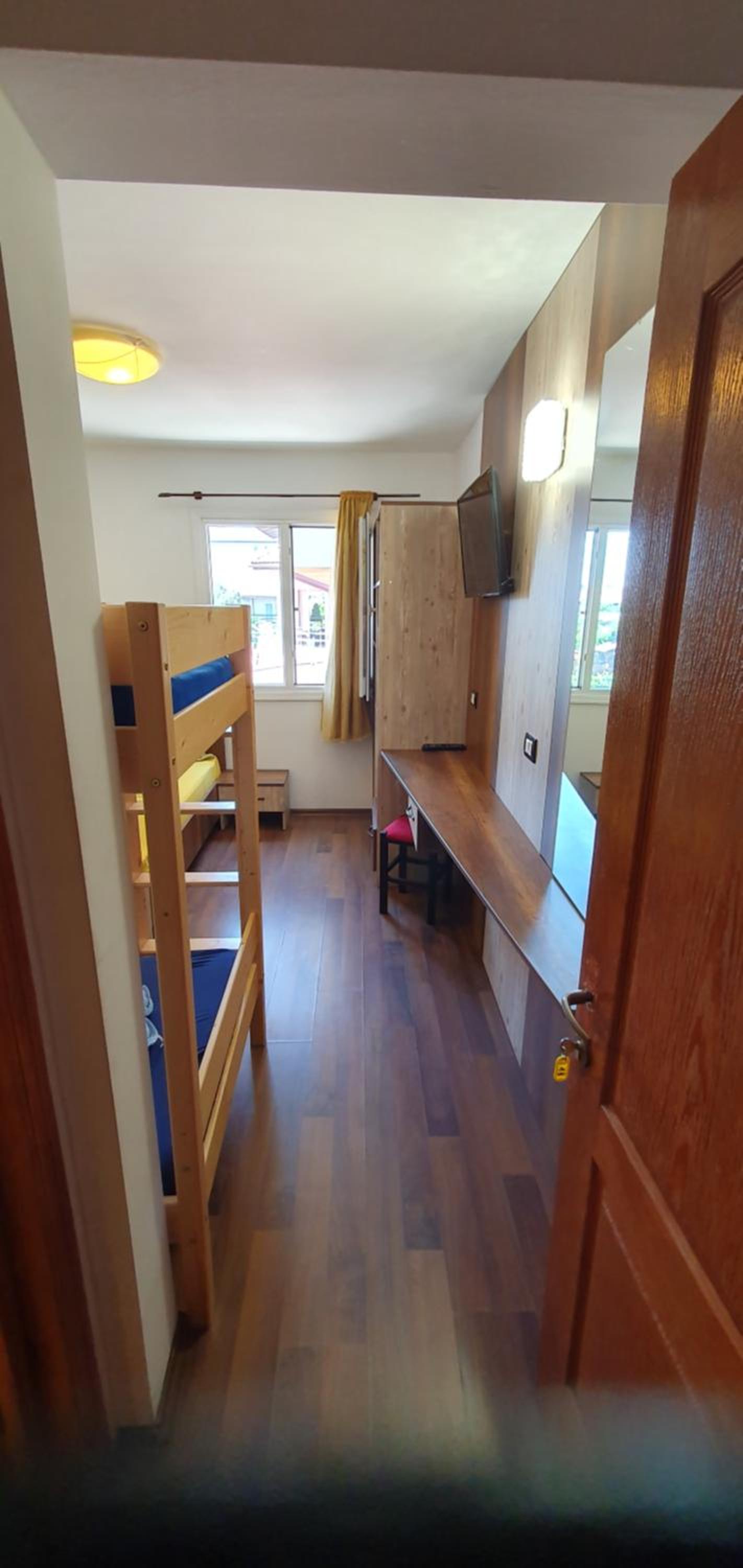 Twin Room with Private Bathroom - Photo 3