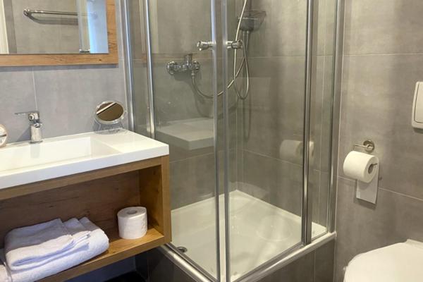 Double Room with Private Bathroom - Photo 5