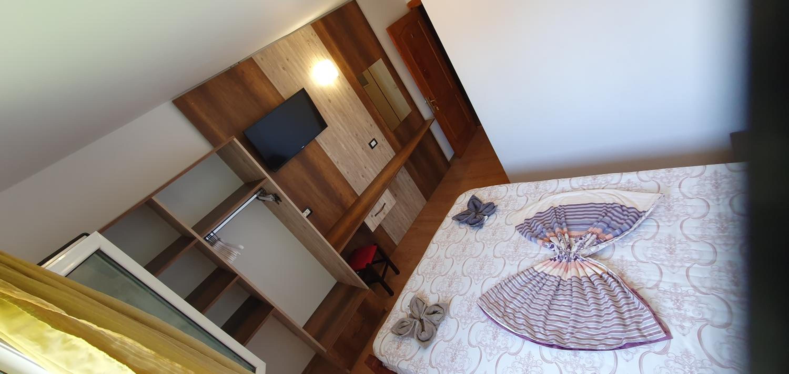 Double Room with Private Bathroom - Photo 3