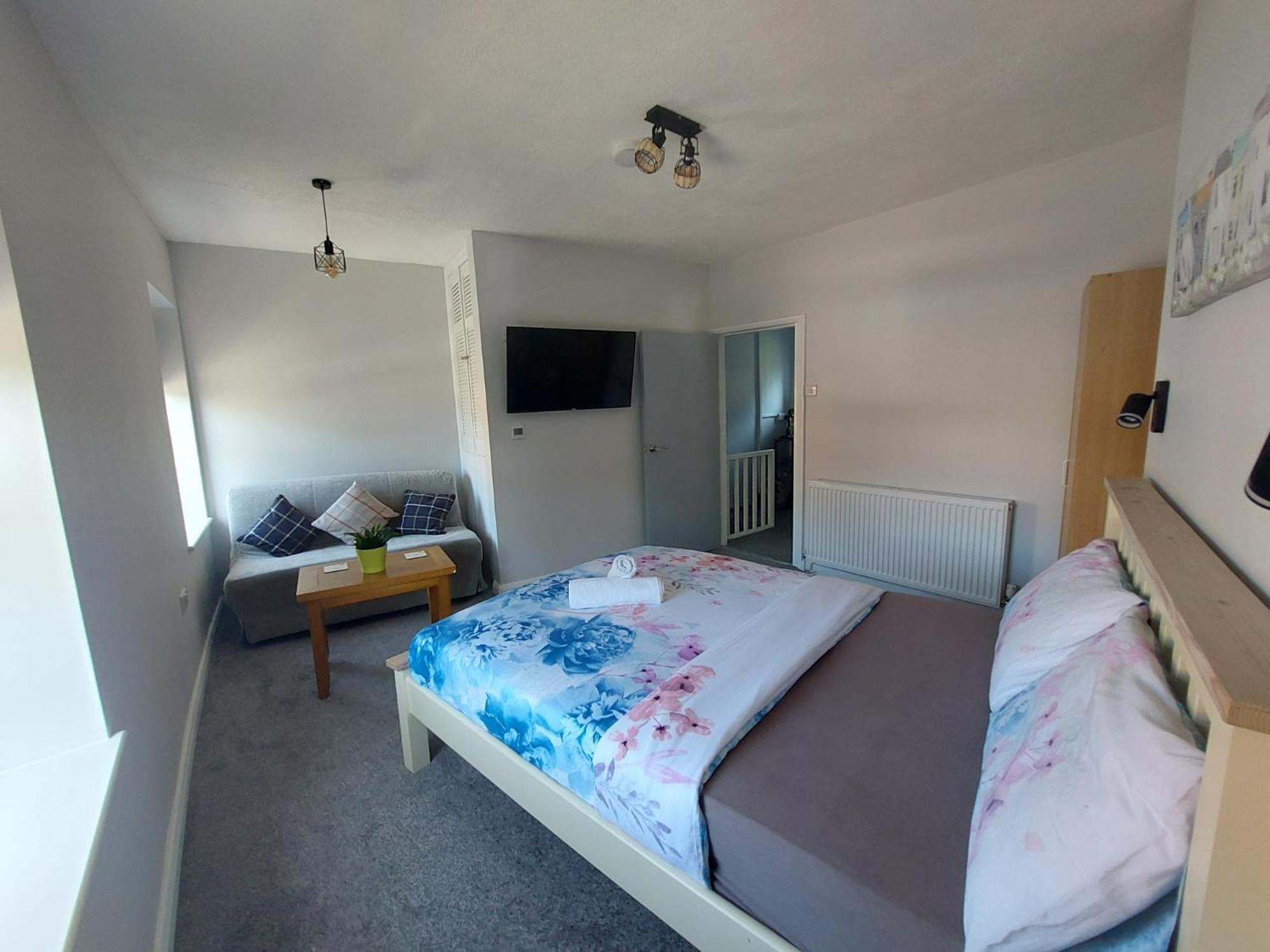 Family Room en-suite - Upper Floor photo 3