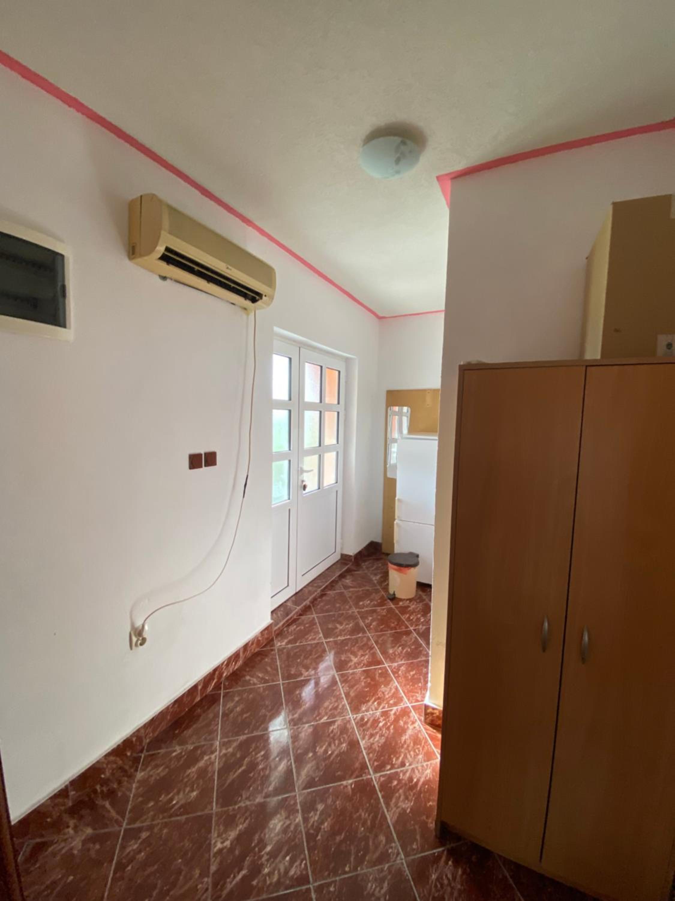 Apartment With Shared Bathroom