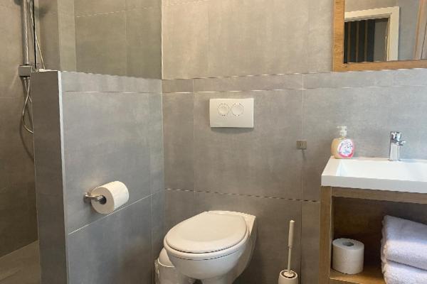 Double Room with Private Bathroom - Photo 3