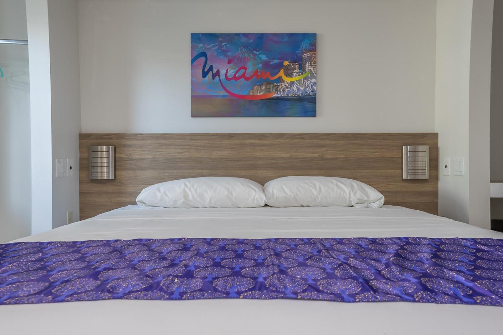 Standard King Room photo 3