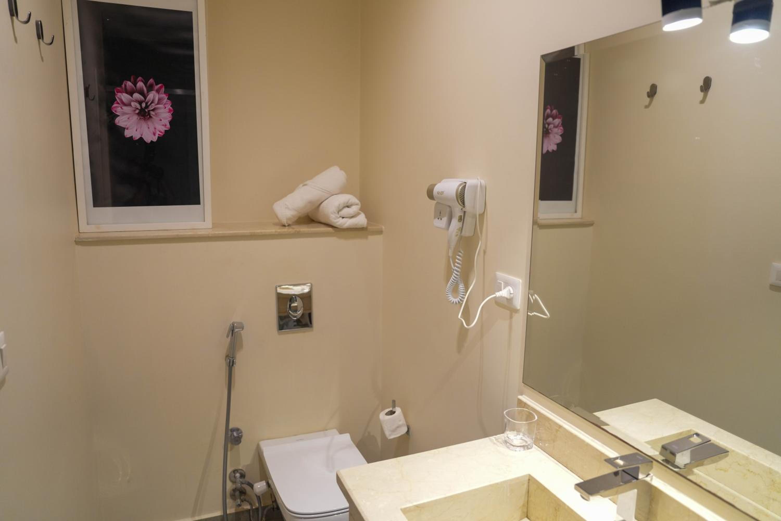 Deluxe Queen Room - Photo 48