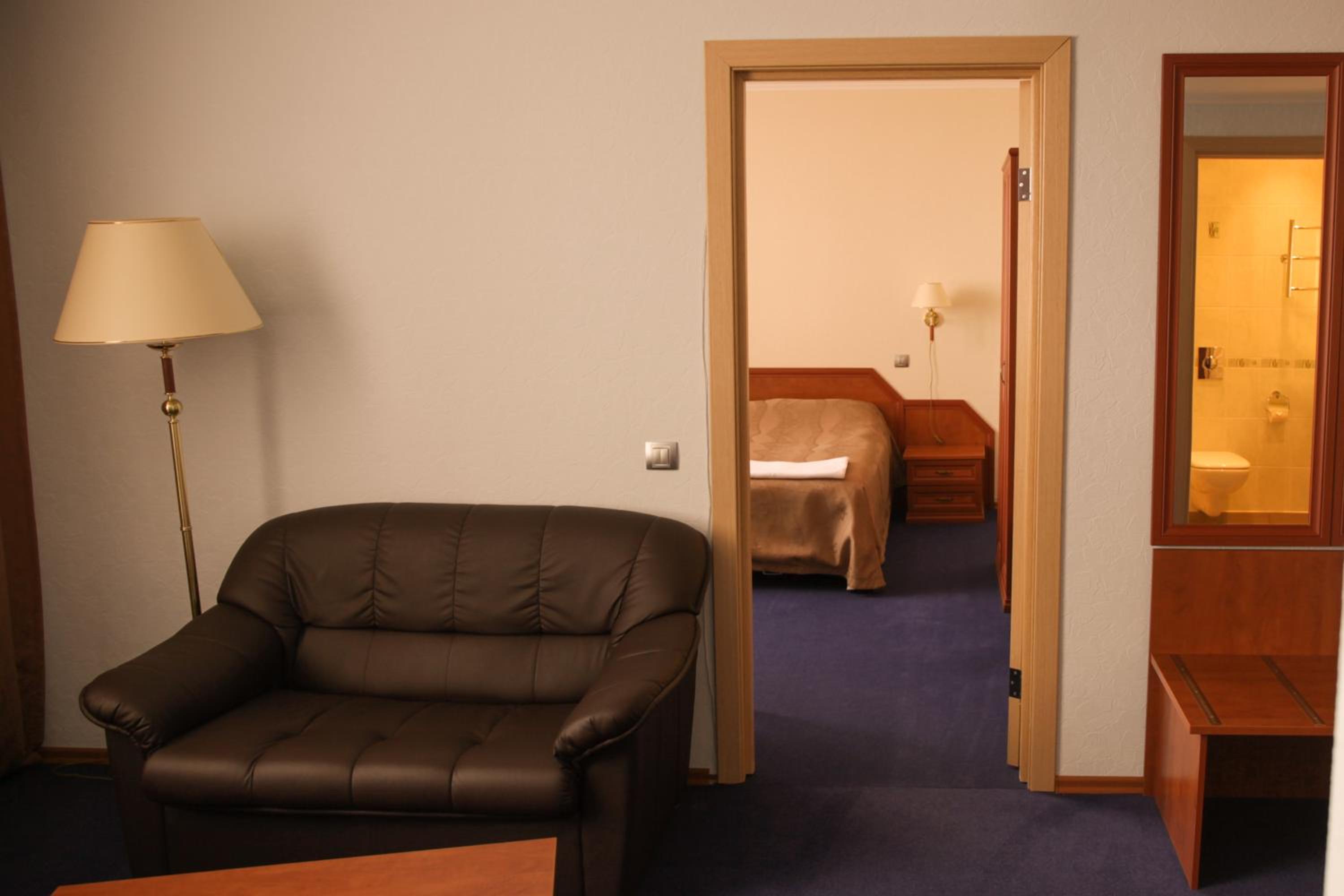 Suite - Photo 5
