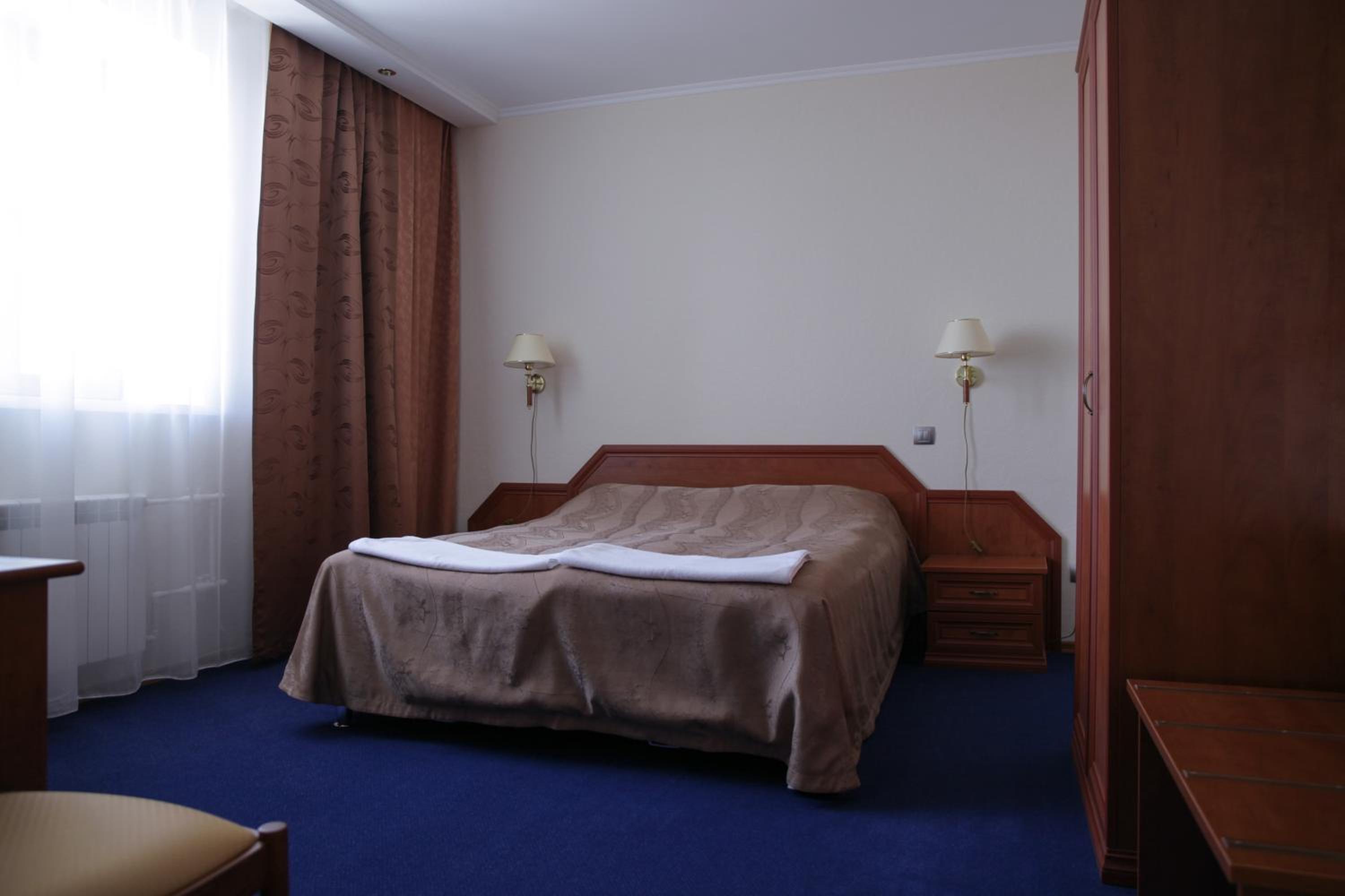 Suite - Photo 1