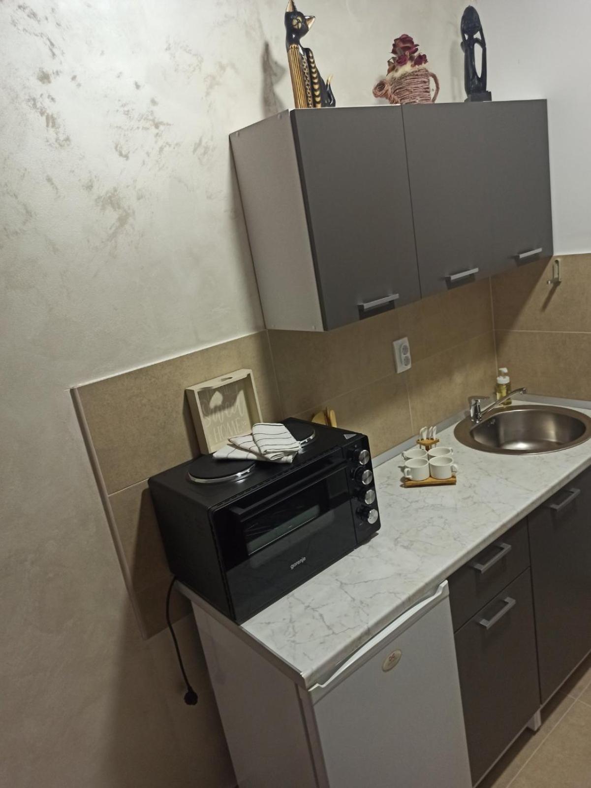 One-Bedroom Apartment photo 3