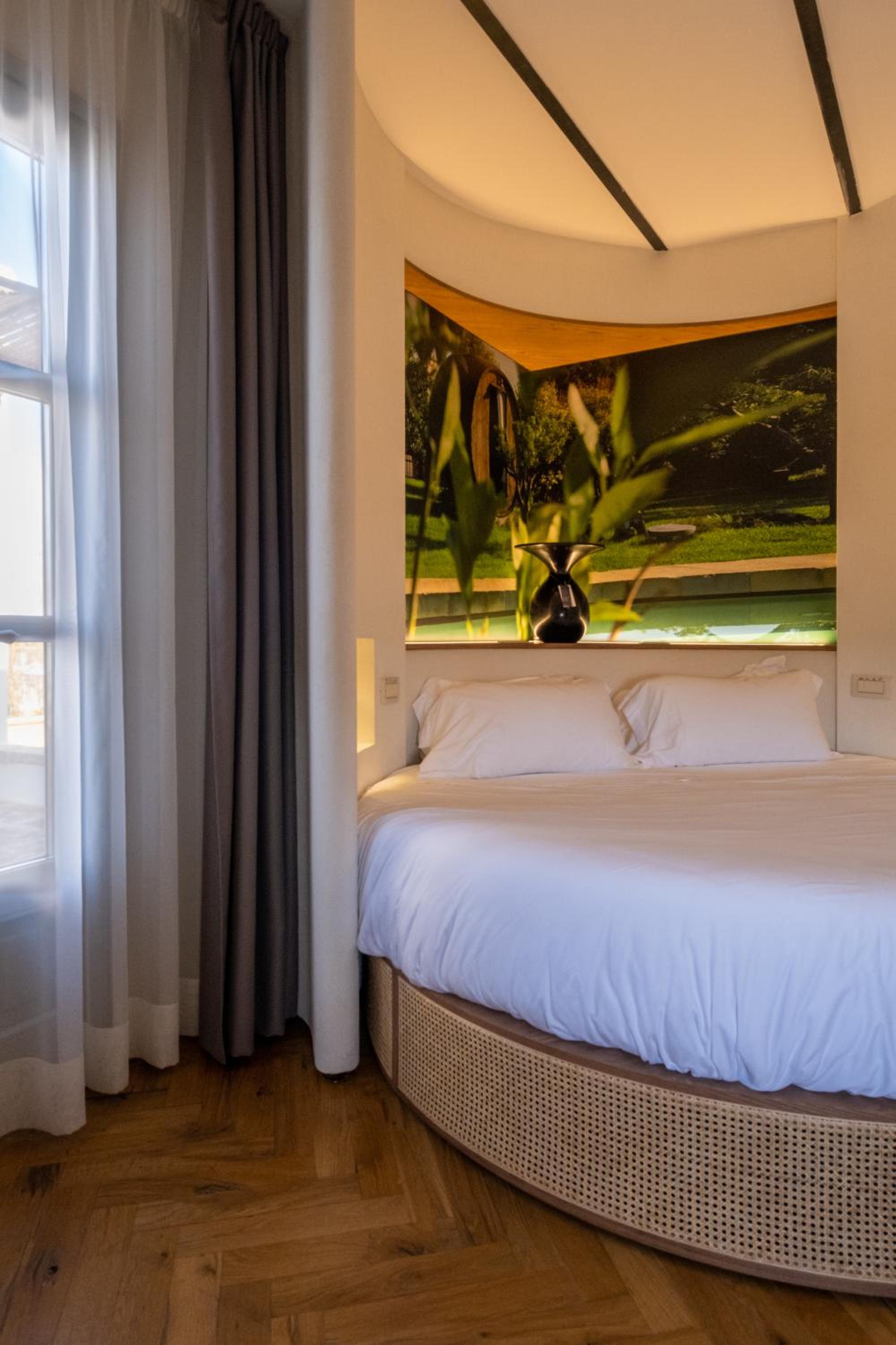 Deluxe Double Room - Photo 8