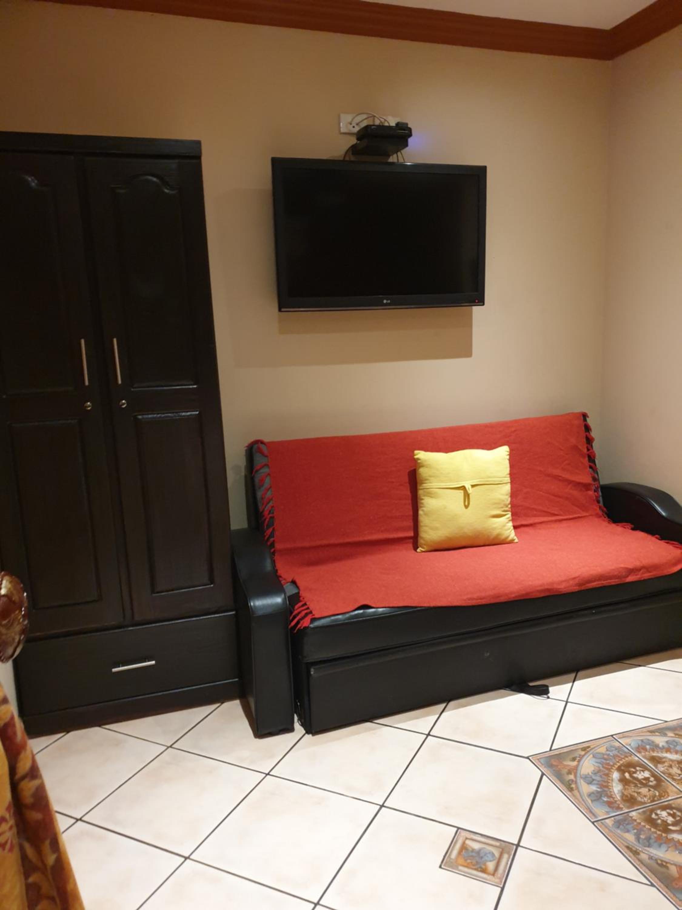 Double or Twin Room with Pool View - Photo 3