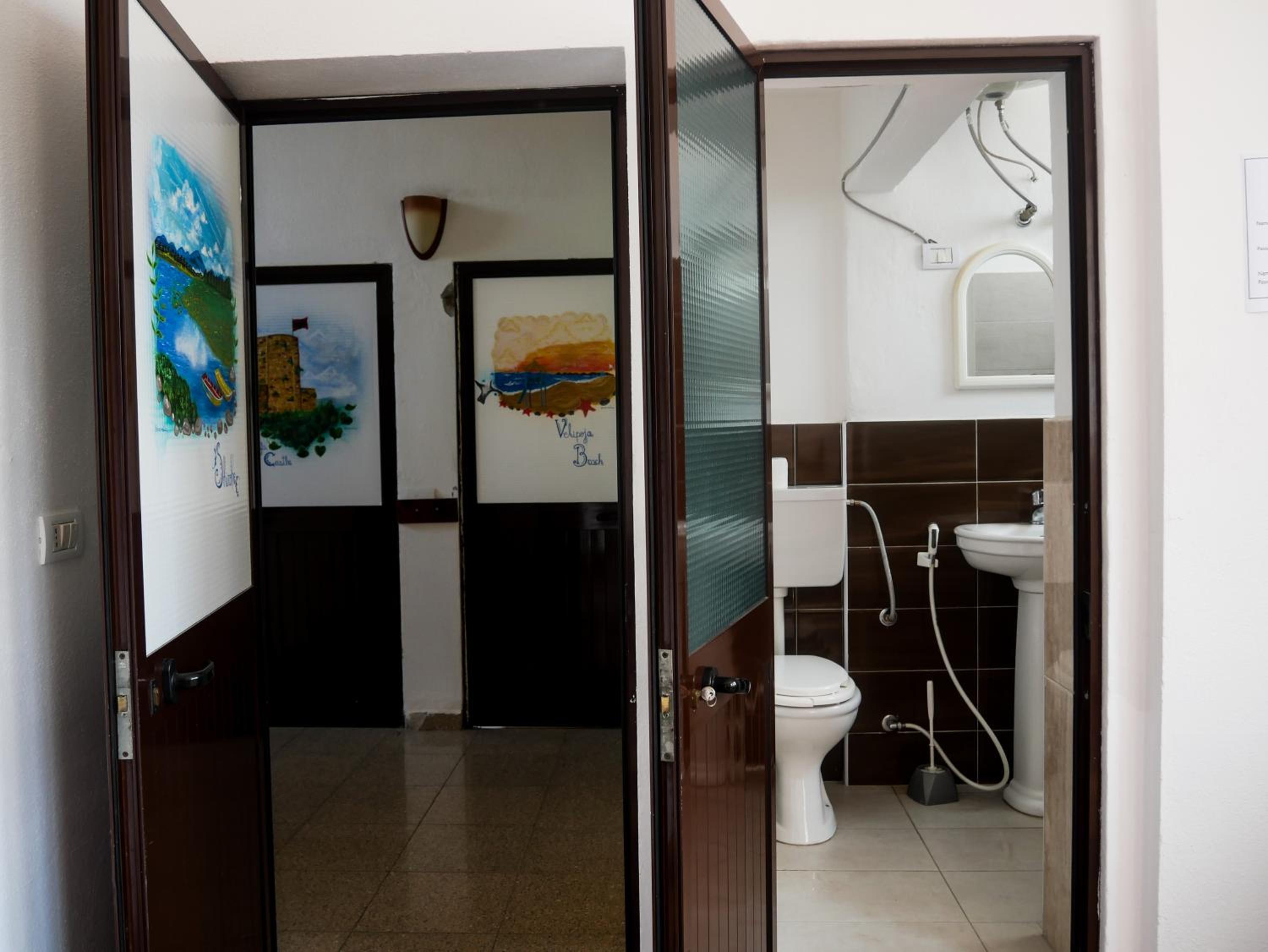 Double Room With Private Bathroom photo 3