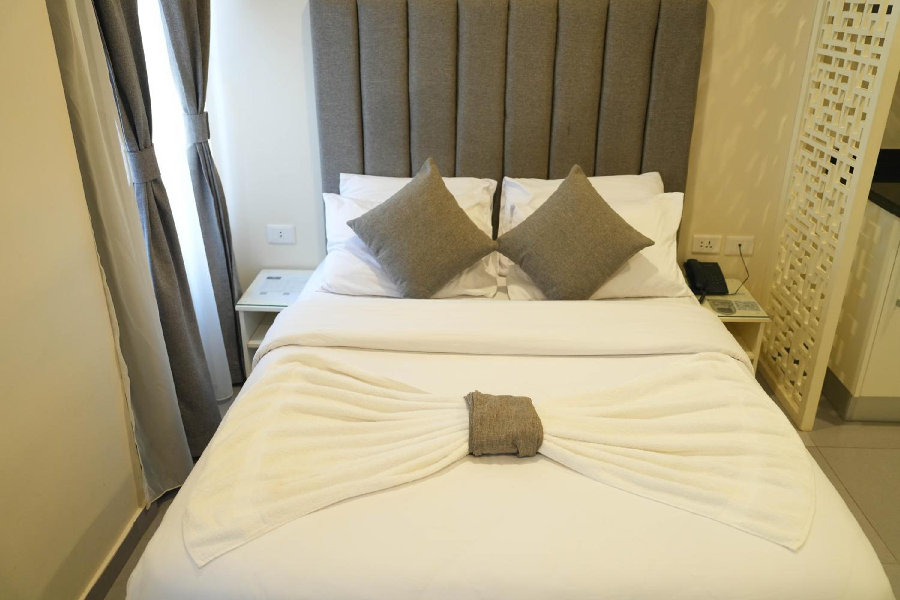 Deluxe Queen Room - Photo 2