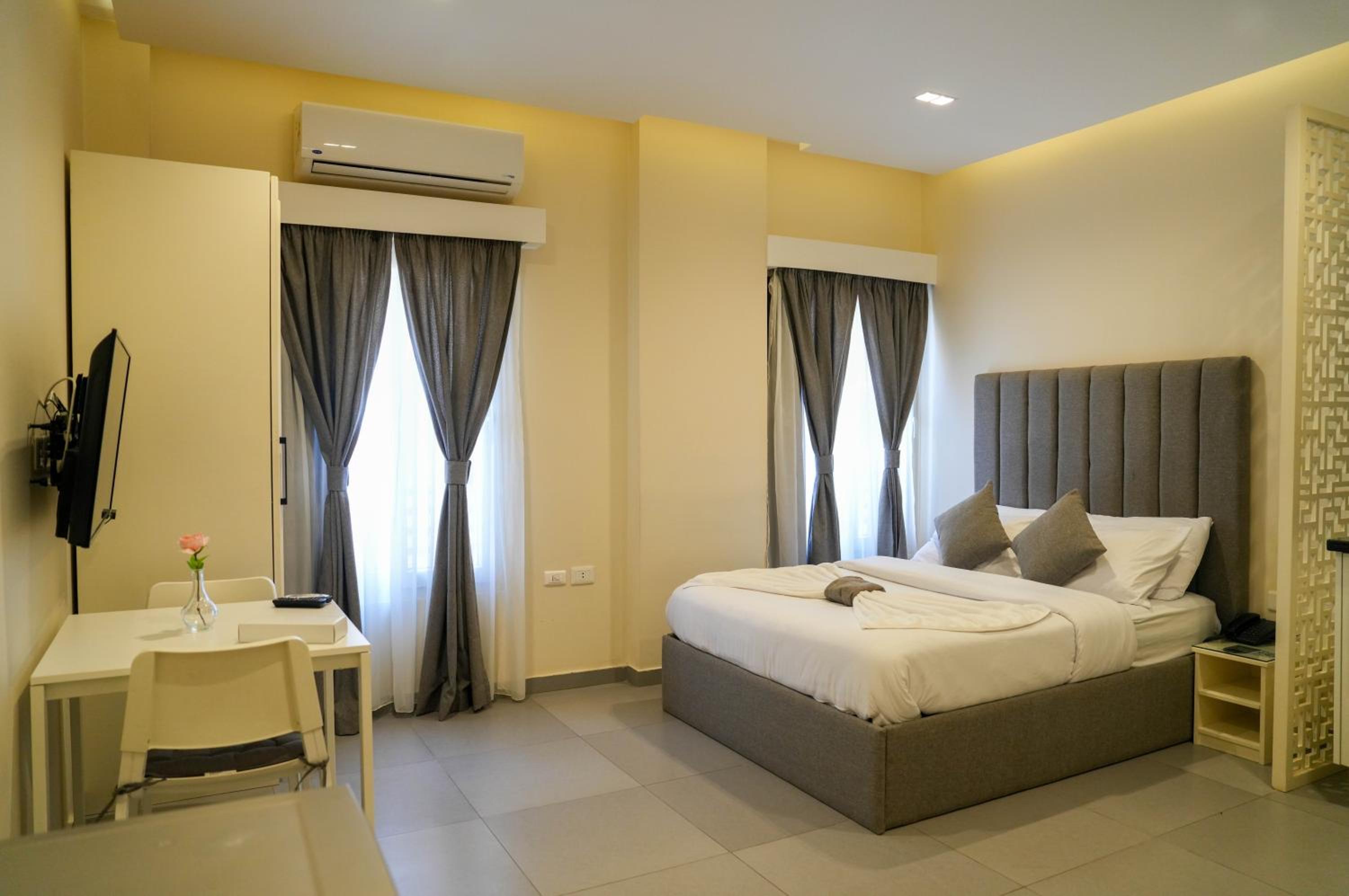 Deluxe Queen Room - Photo 3