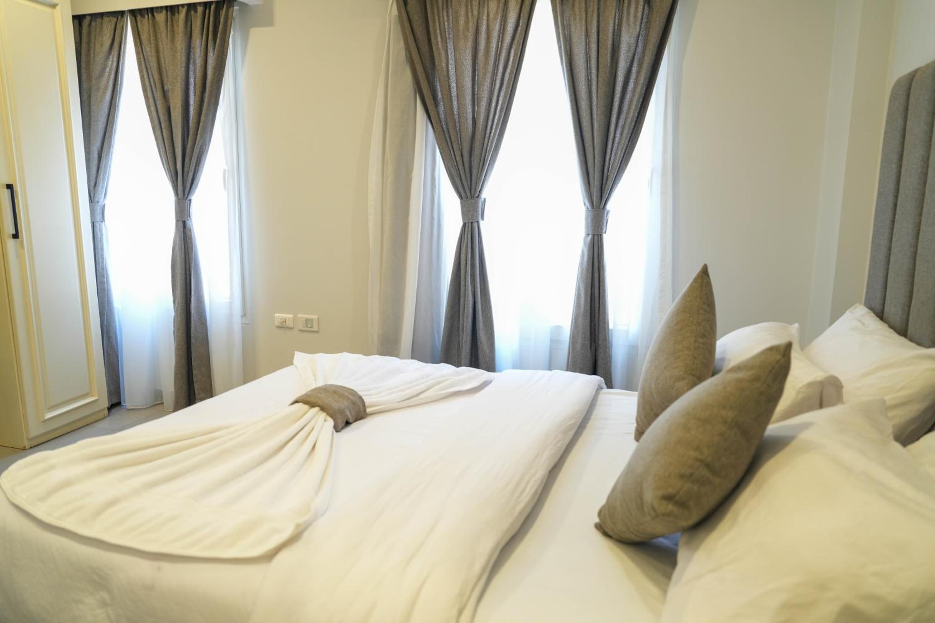Deluxe Queen Room - Photo 4
