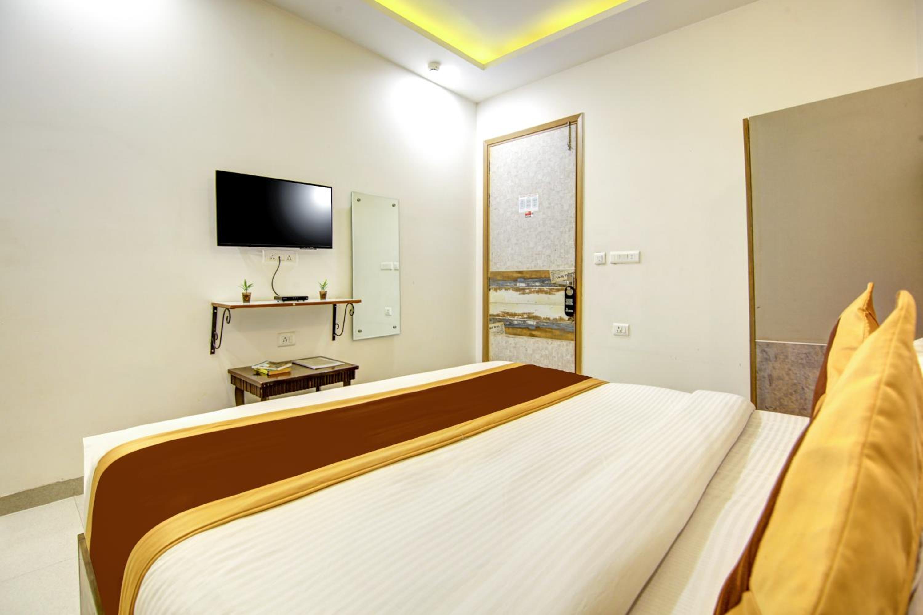 Standard Double or Twin Room photo 1