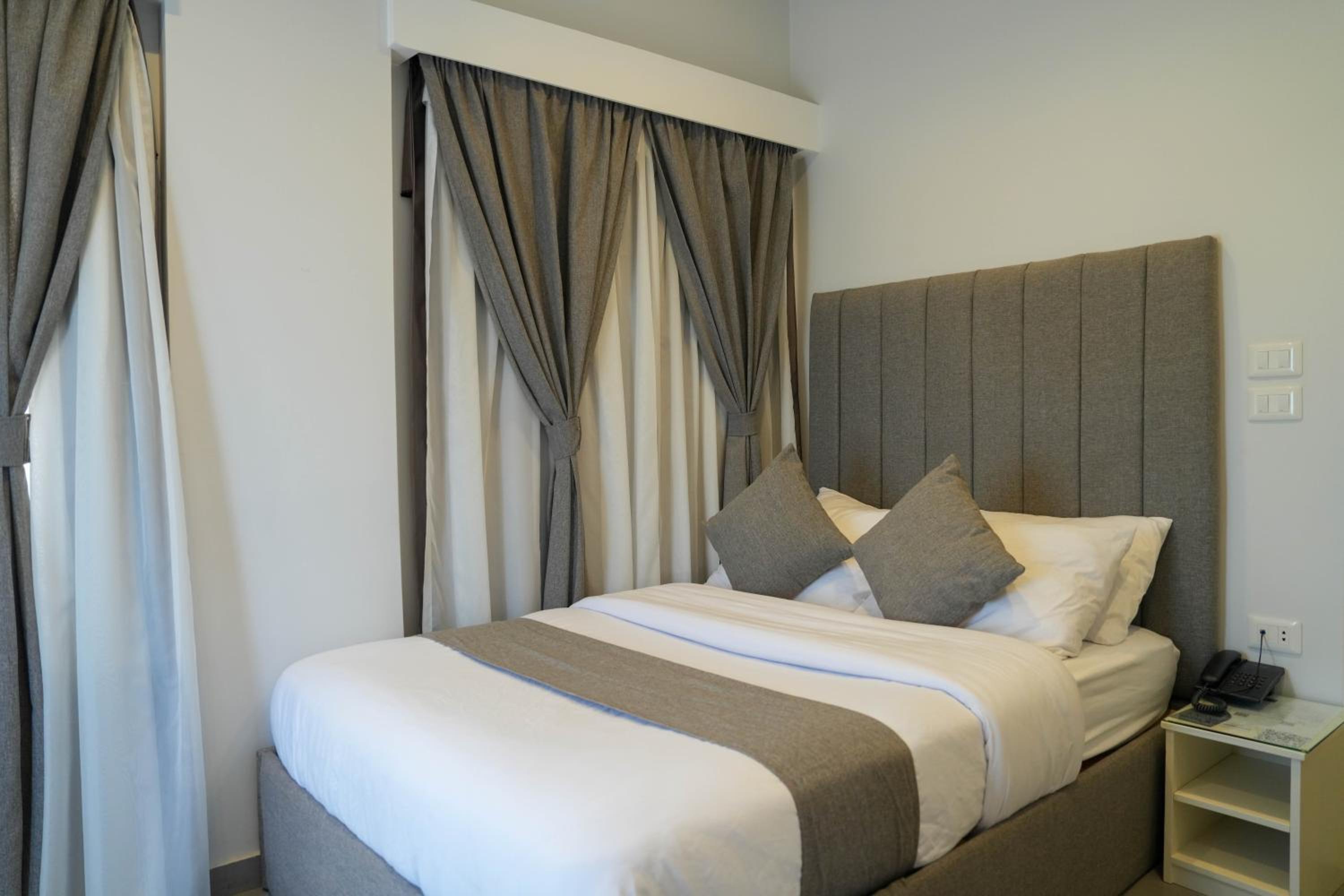 Deluxe Queen Room - Photo 54