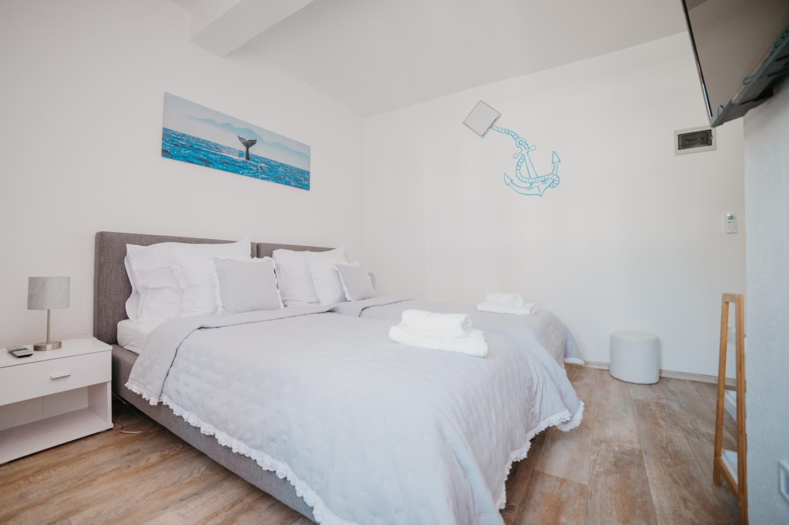Standard Twin Room - Photo 6