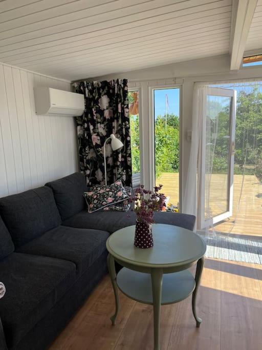 One-Bedroom House photo 1