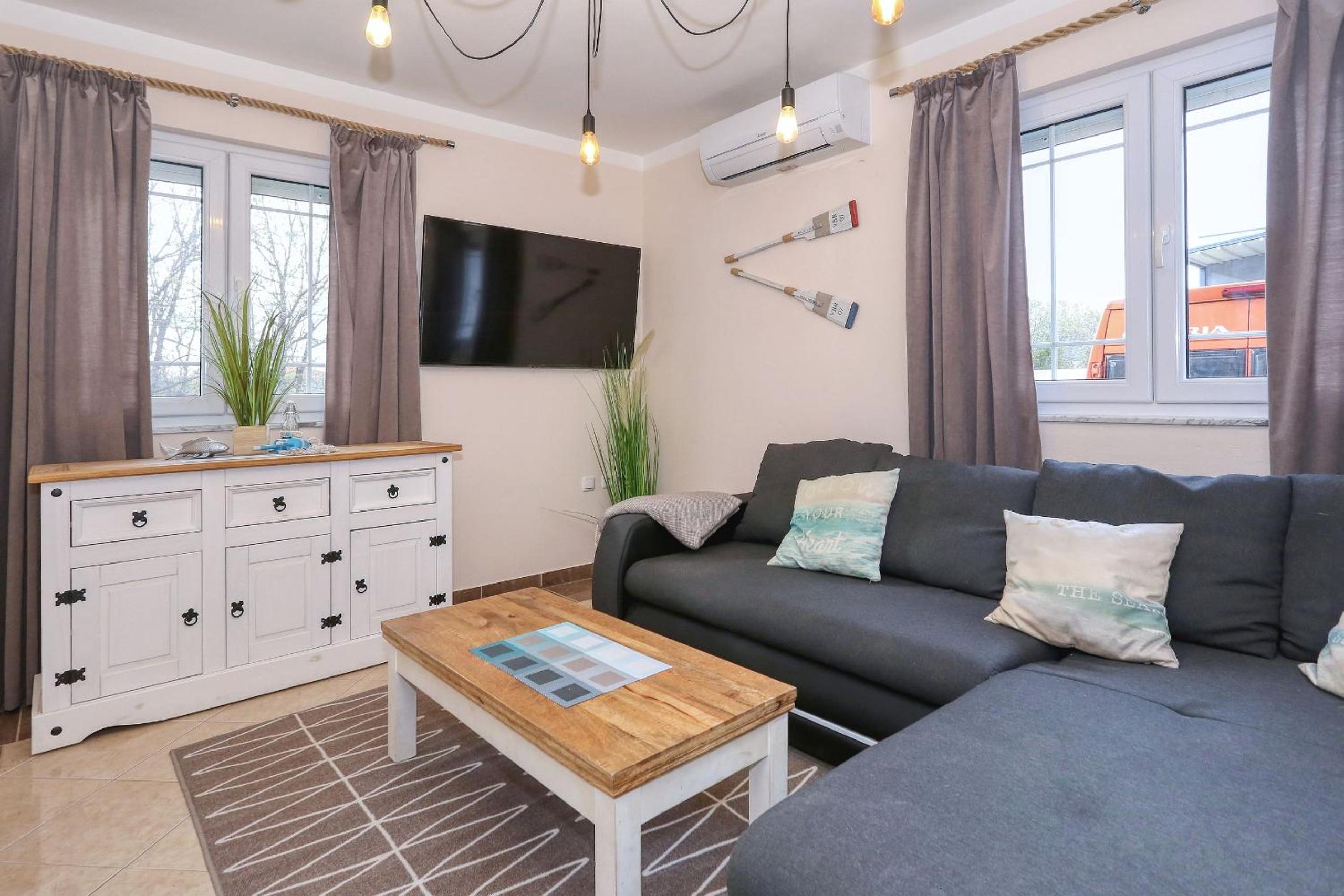 One-Bedroom Apartment photo 2