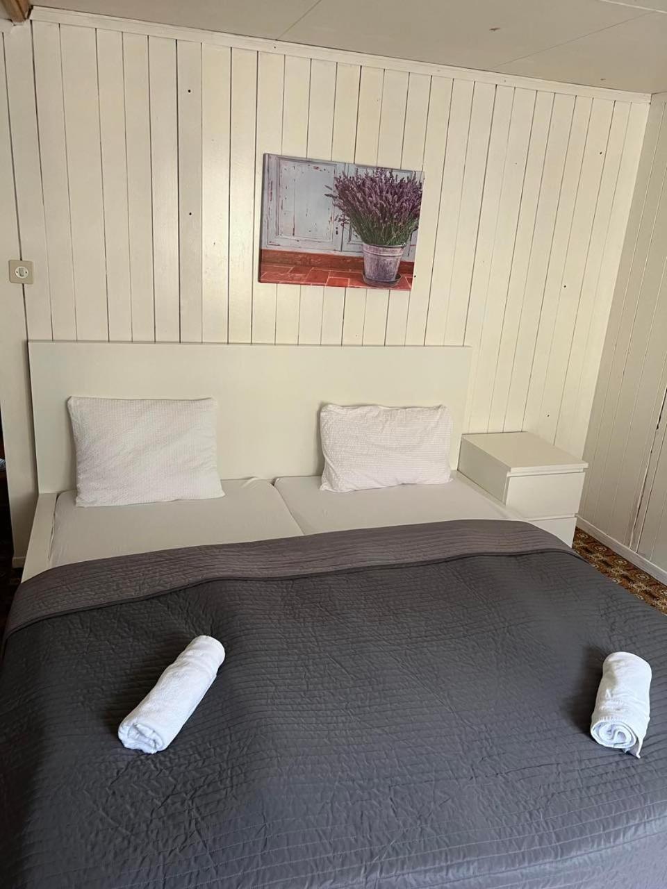 Double Room with Shared Bathroom photo 1