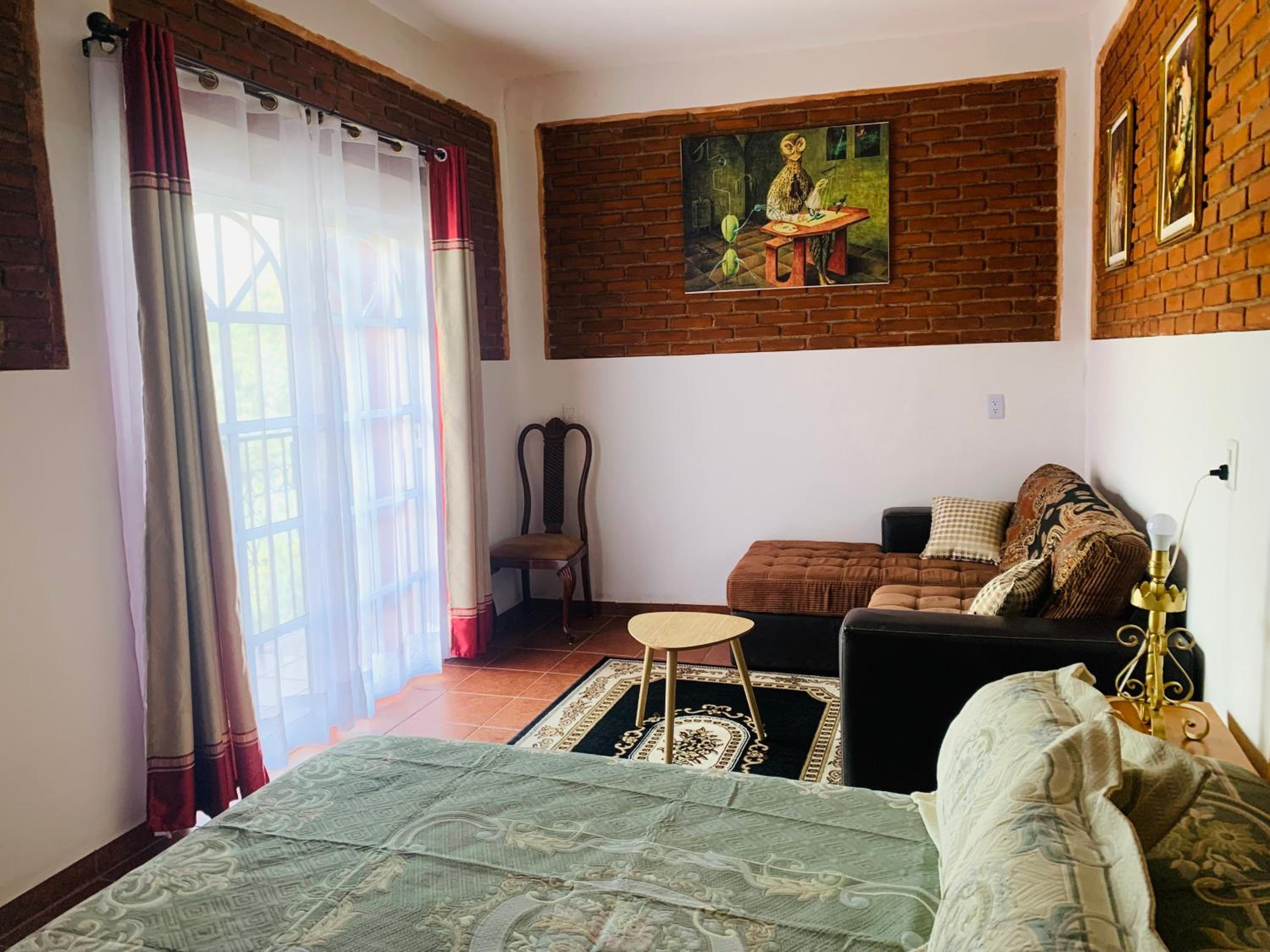 Deluxe Family Room - Photo 2