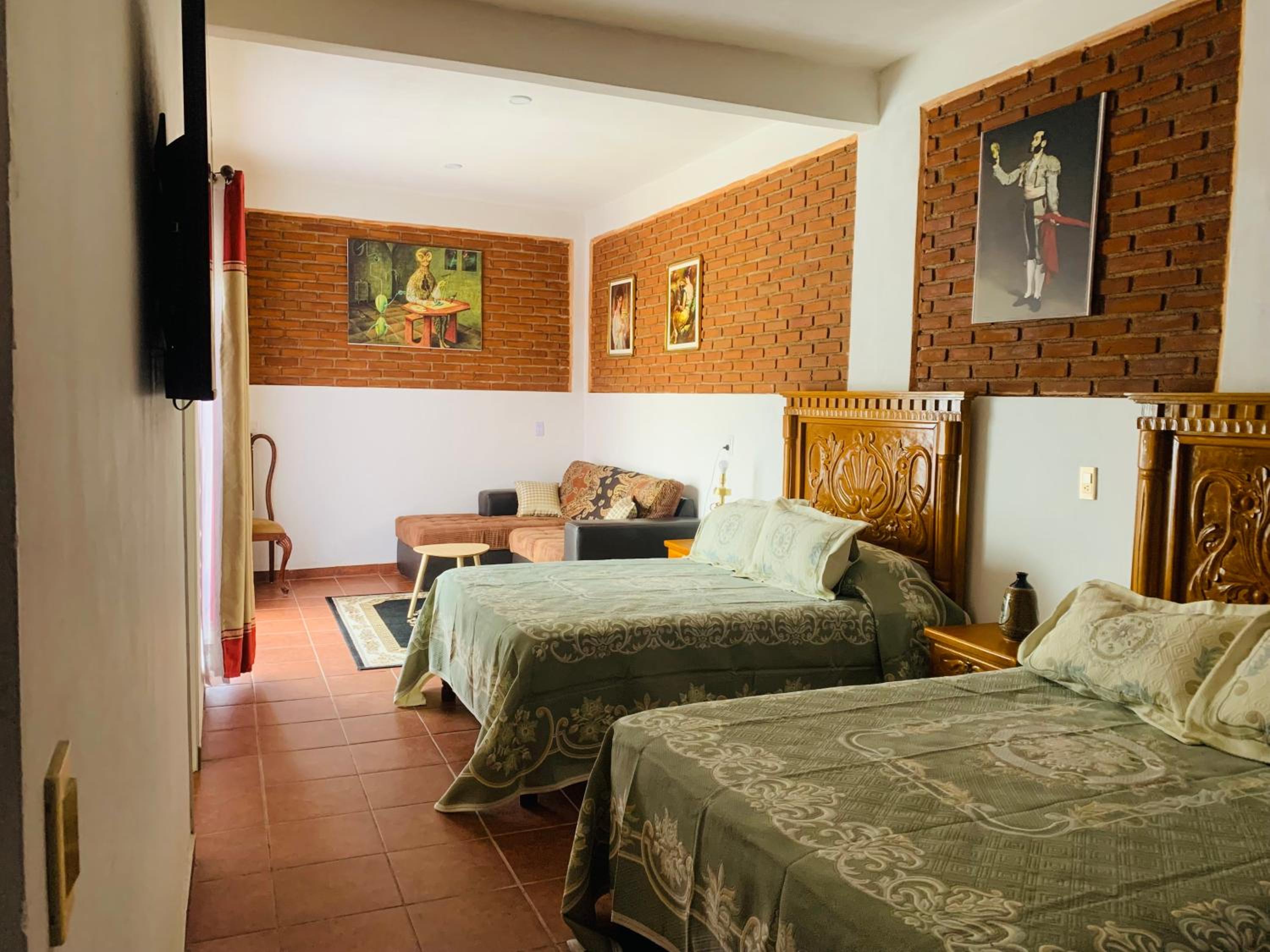 Deluxe Family Room - Photo 3
