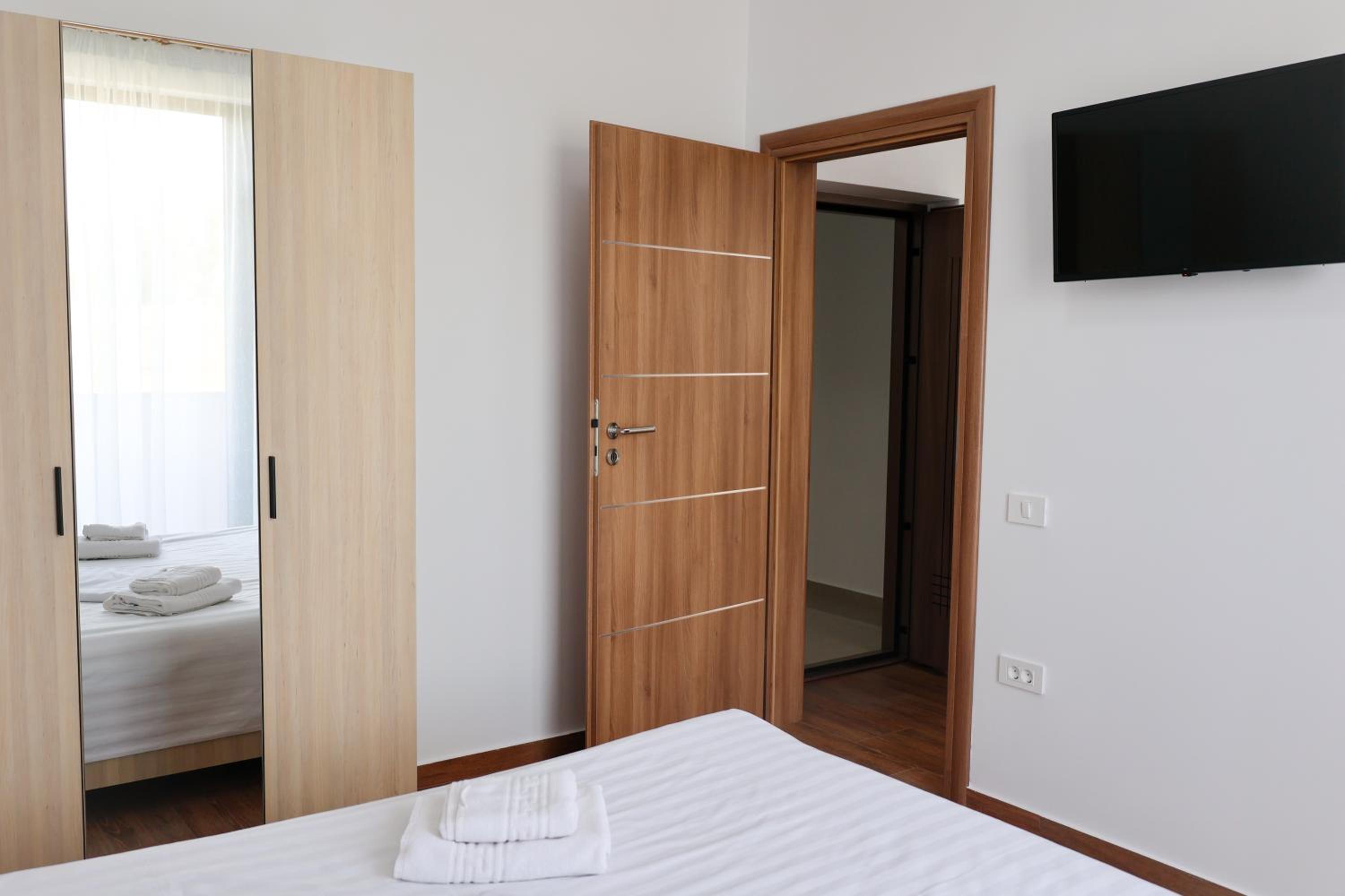 Studio Apartment - Photo 7