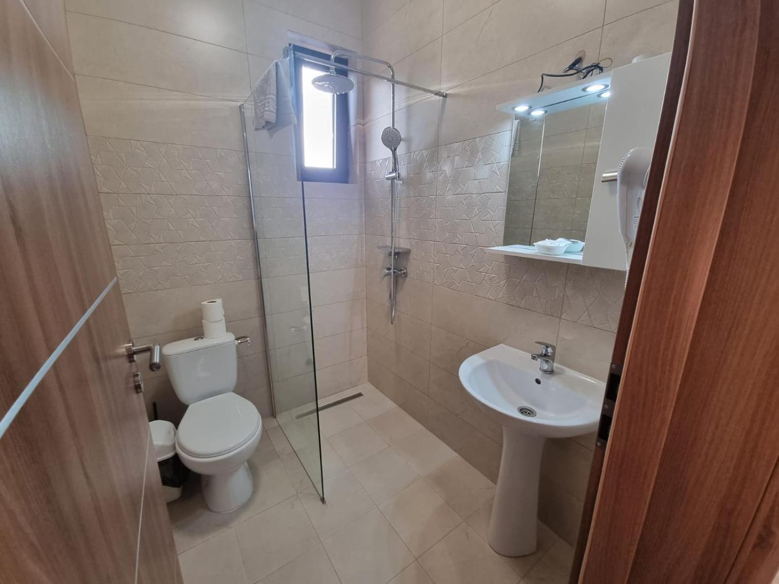 Studio Apartment - Photo 8