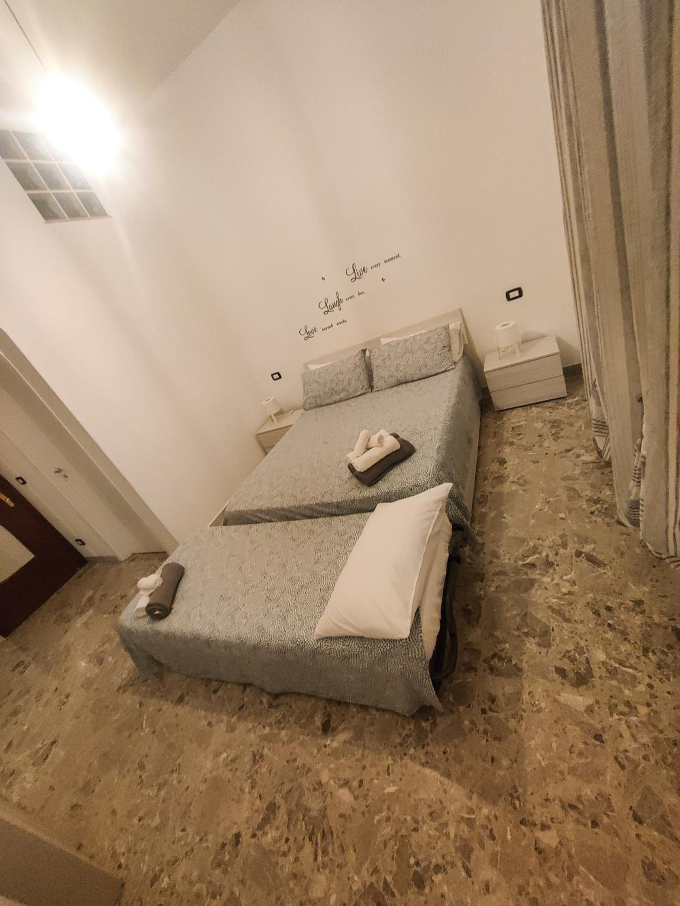 Double Room with Private Bathroom - Photo 26