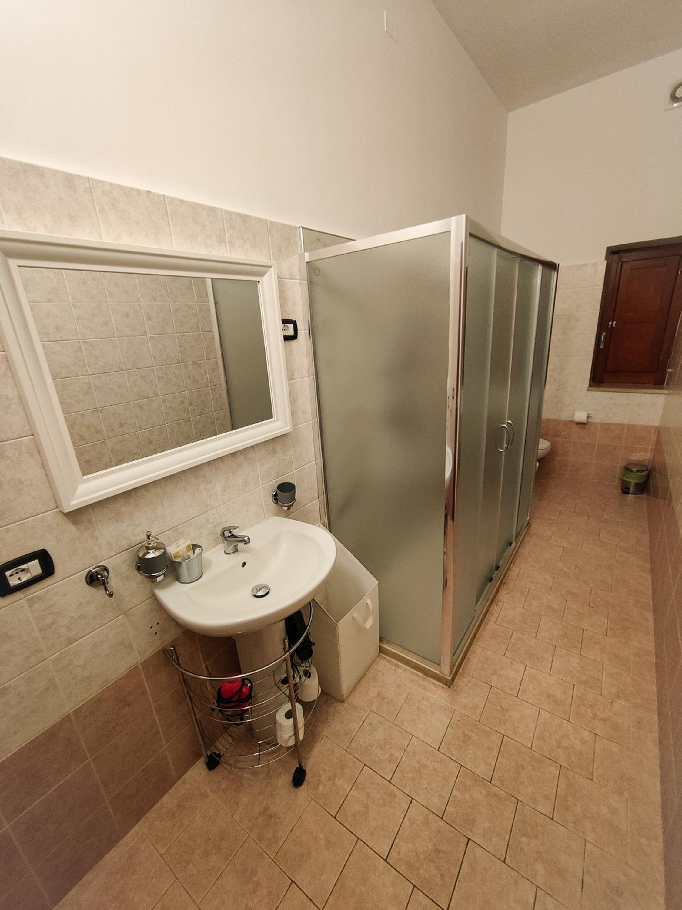 Double Room with Private External Bathroom - Photo 2