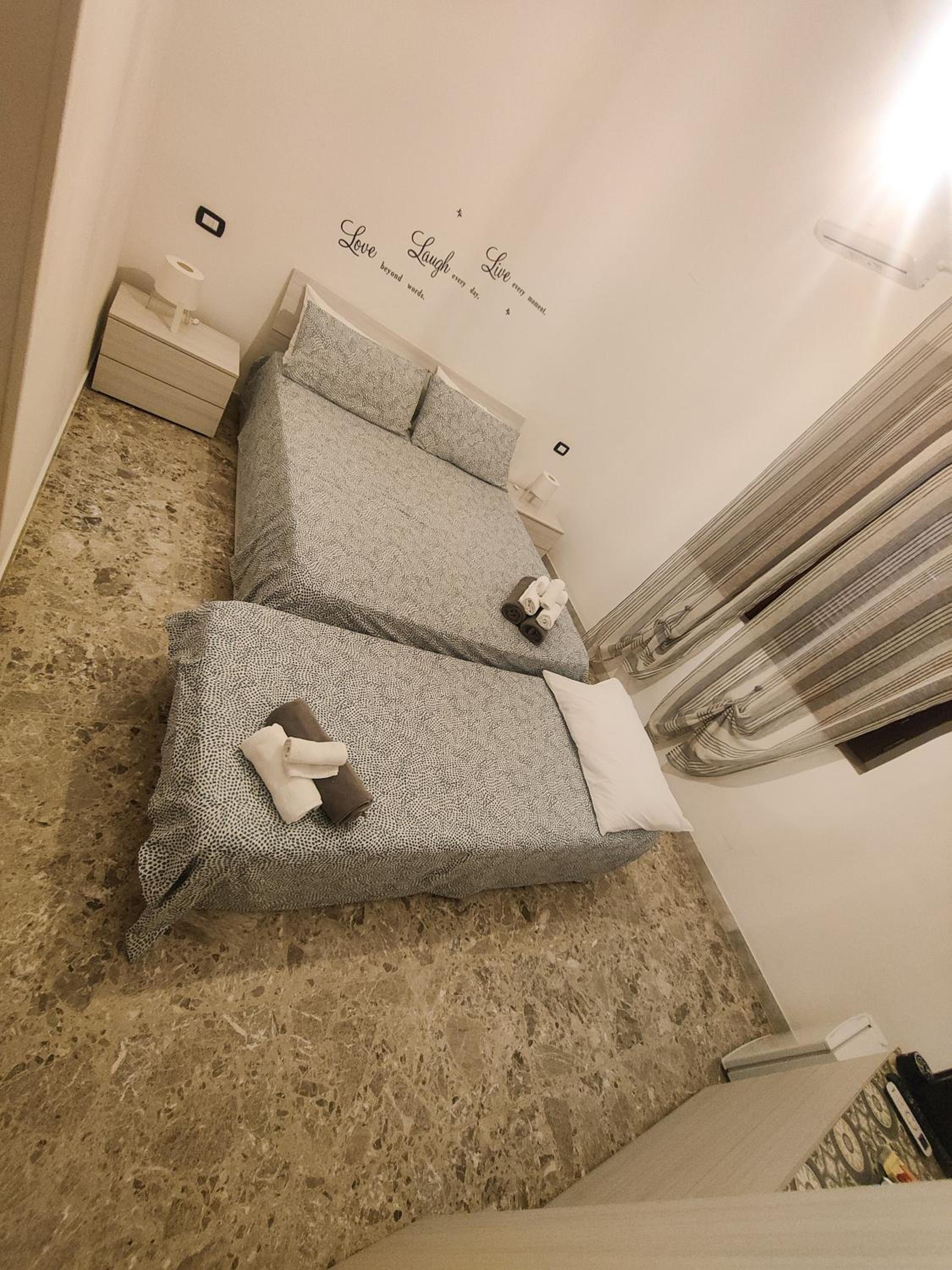 Double Room with Private Bathroom - Photo 24