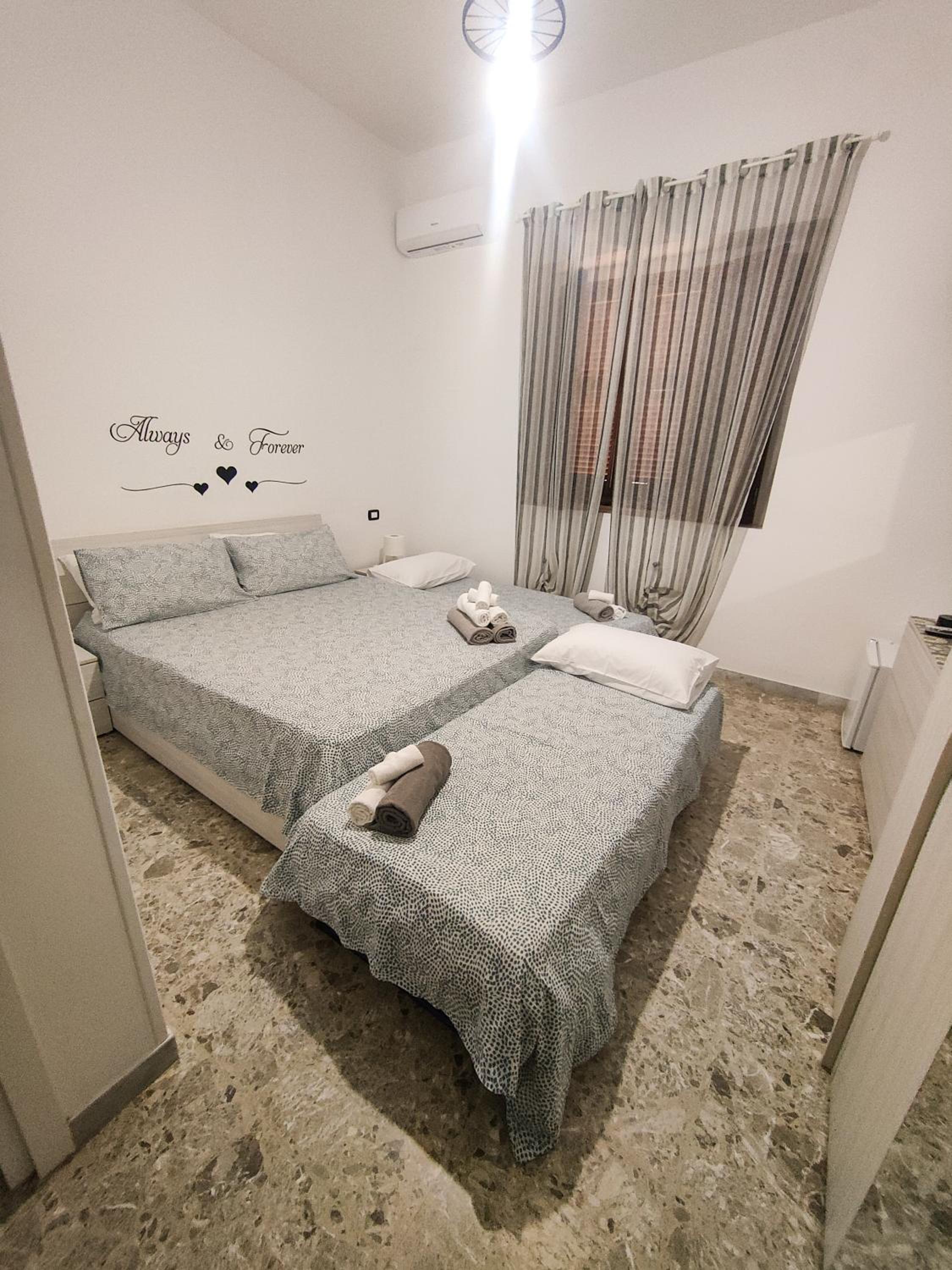 Double Room with Private Bathroom - Photo 25