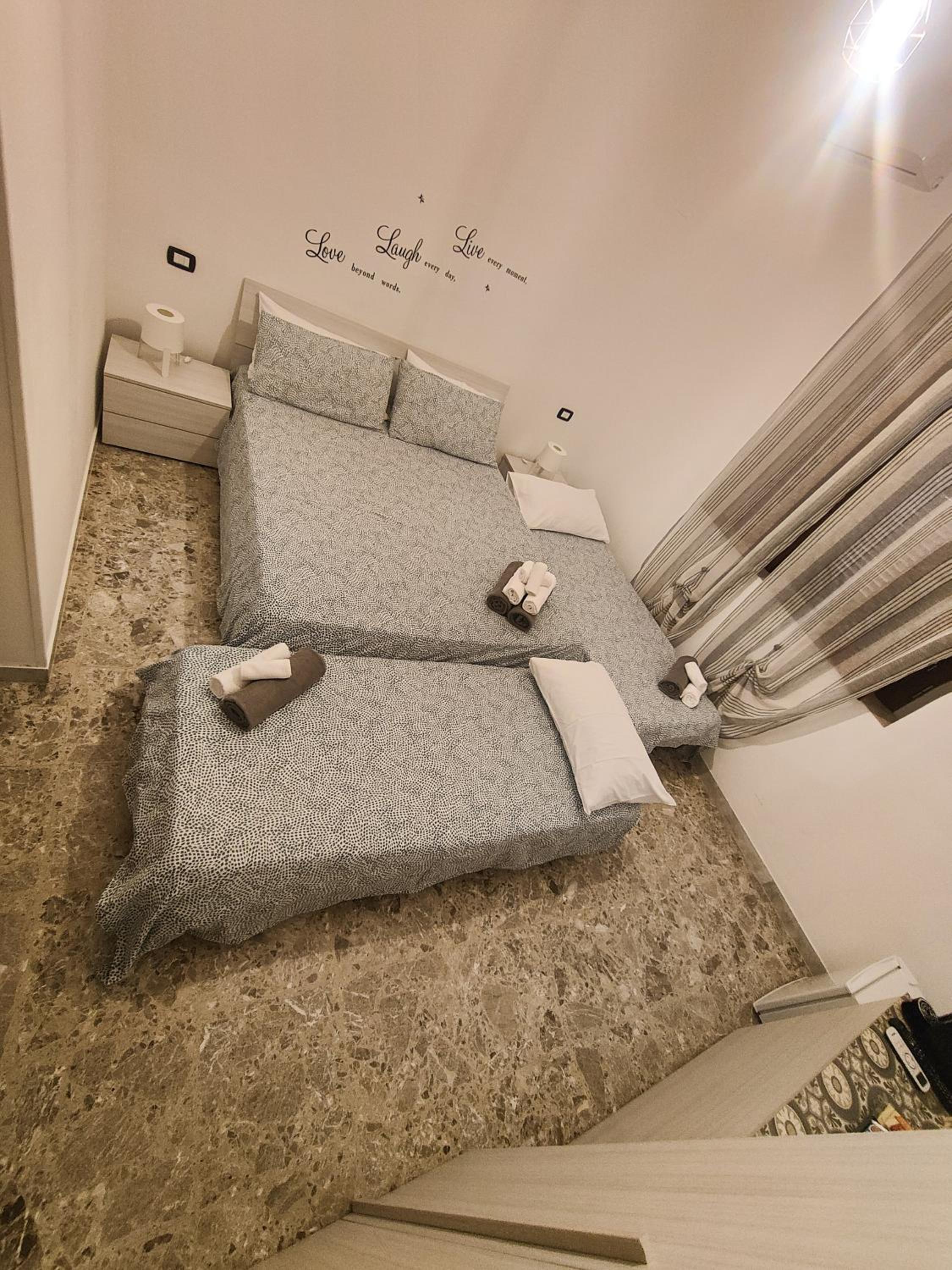 Double Room with Private Bathroom - Photo 2