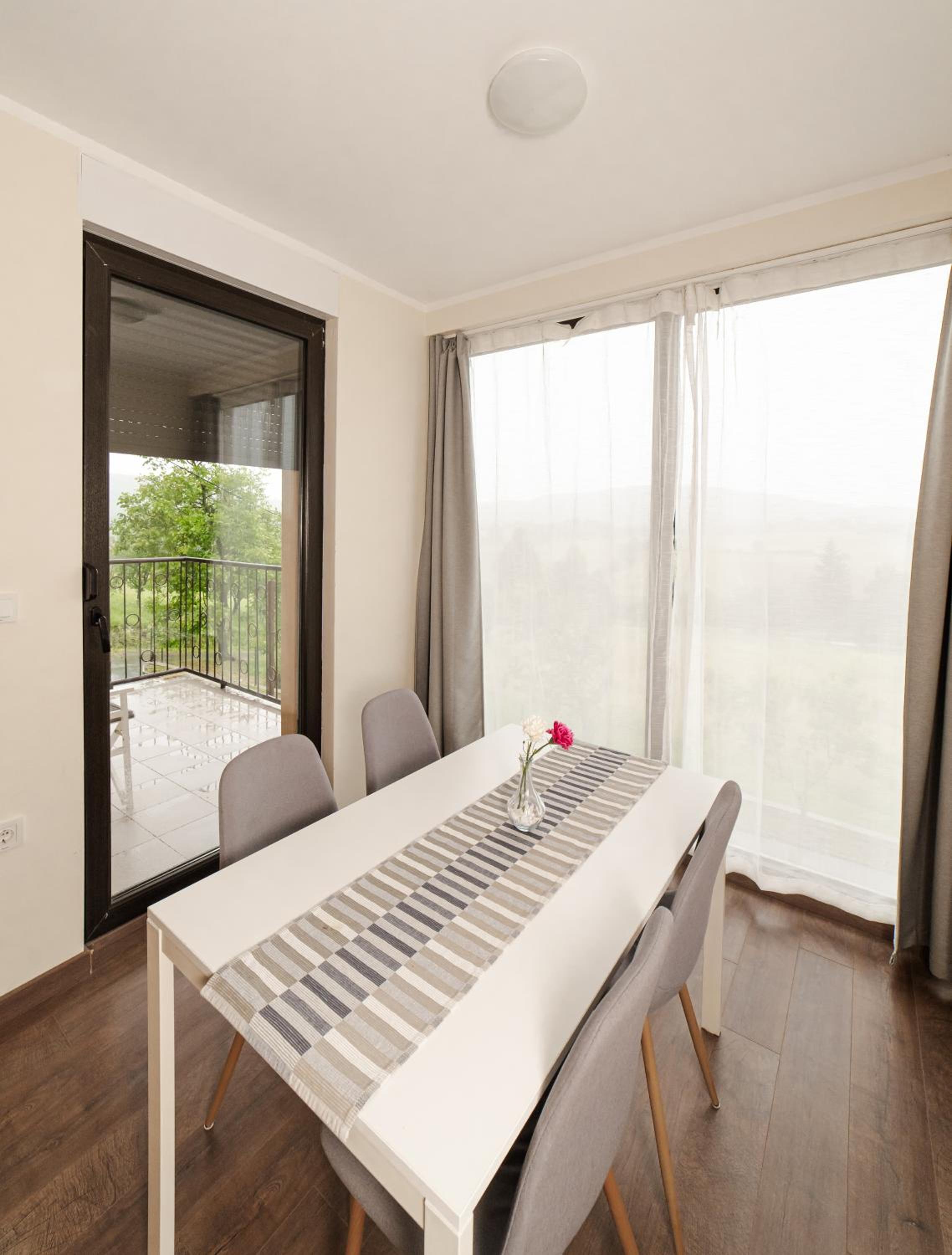 Apartment with Balcony - Photo 3