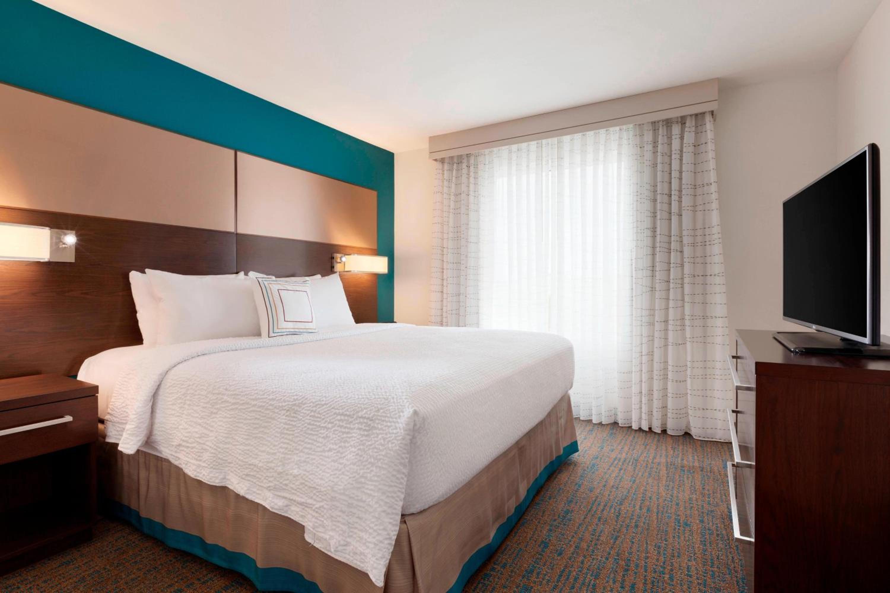 One-Bedroom King Suite with Sofa Bed - Hearing Accessible photo 2