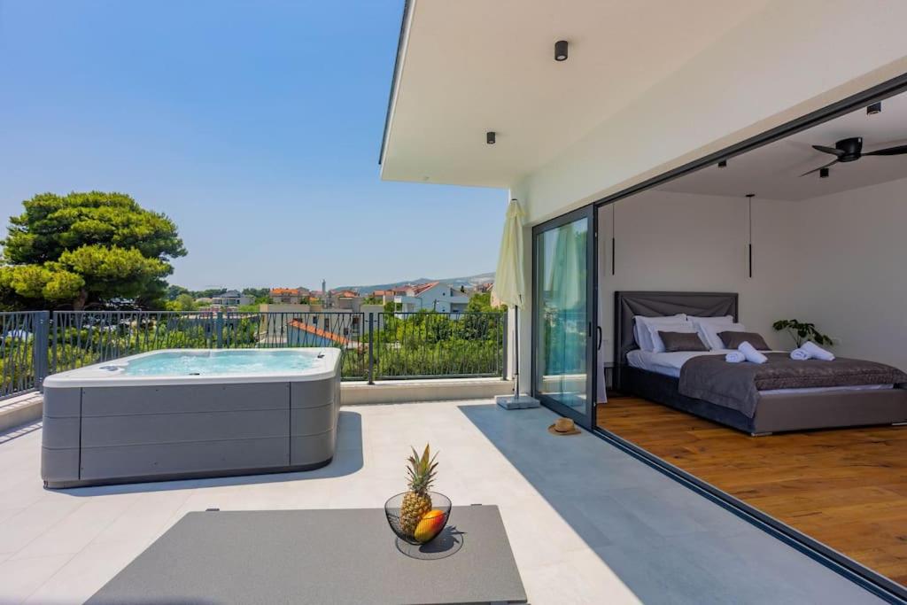 Villa photo 2