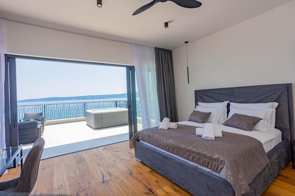 Villa photo 1