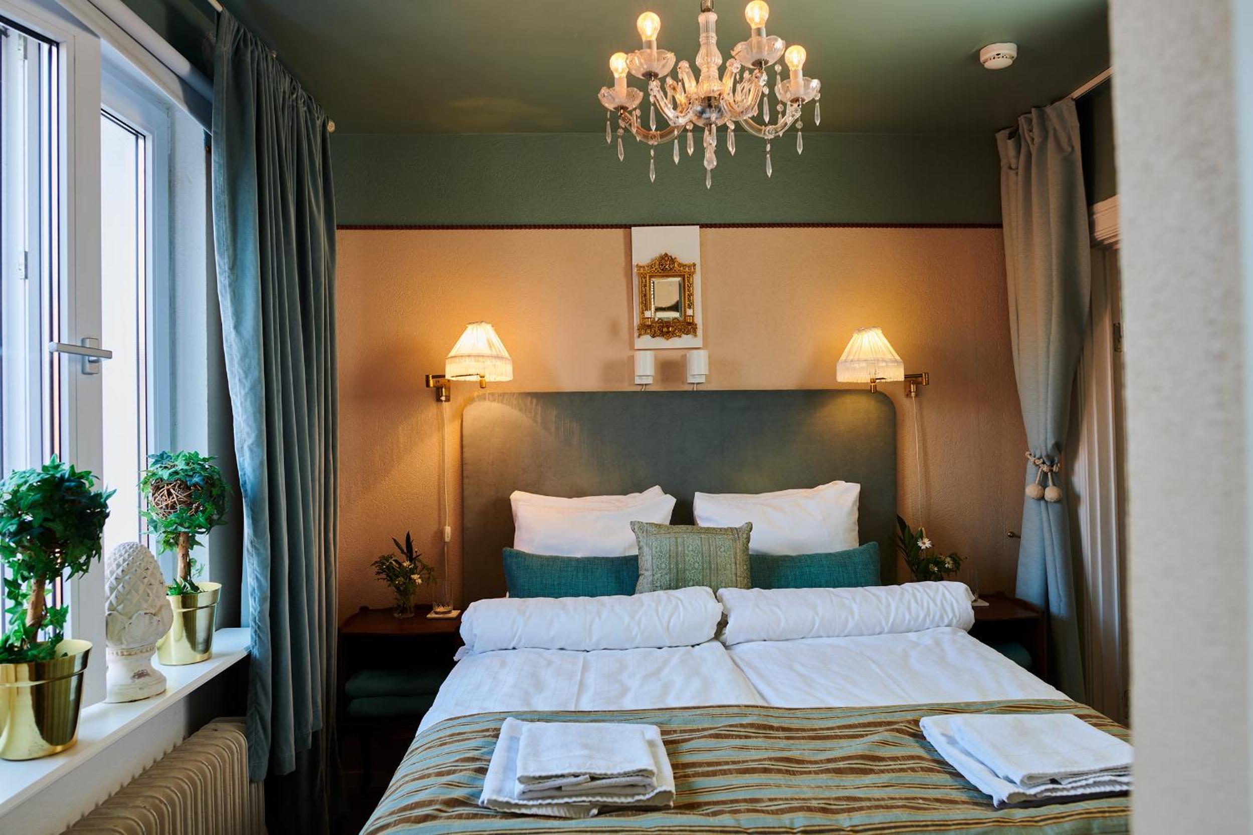 Small Queen Room photo 2