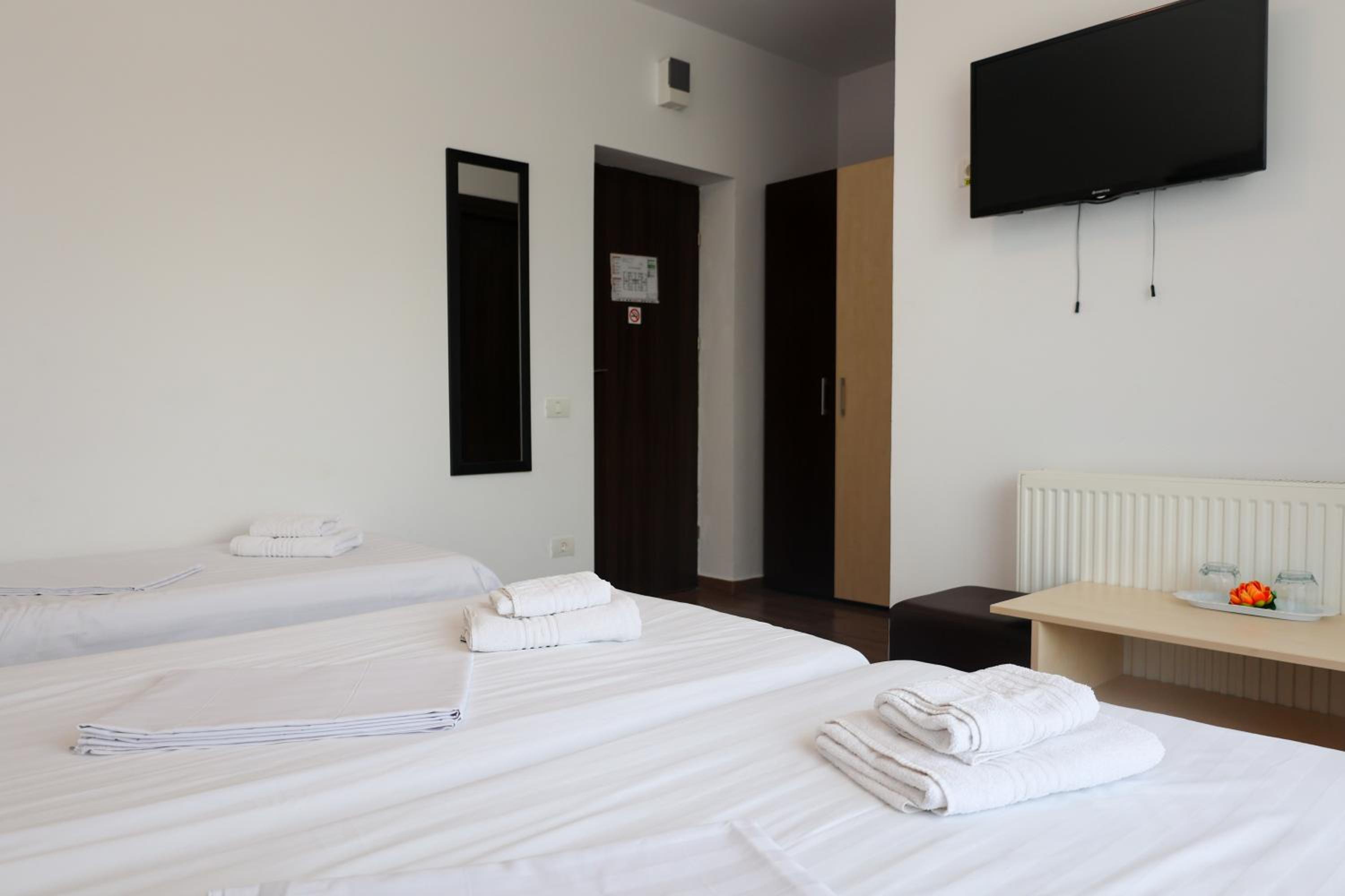 Triple Room with Balcony - Photo 2