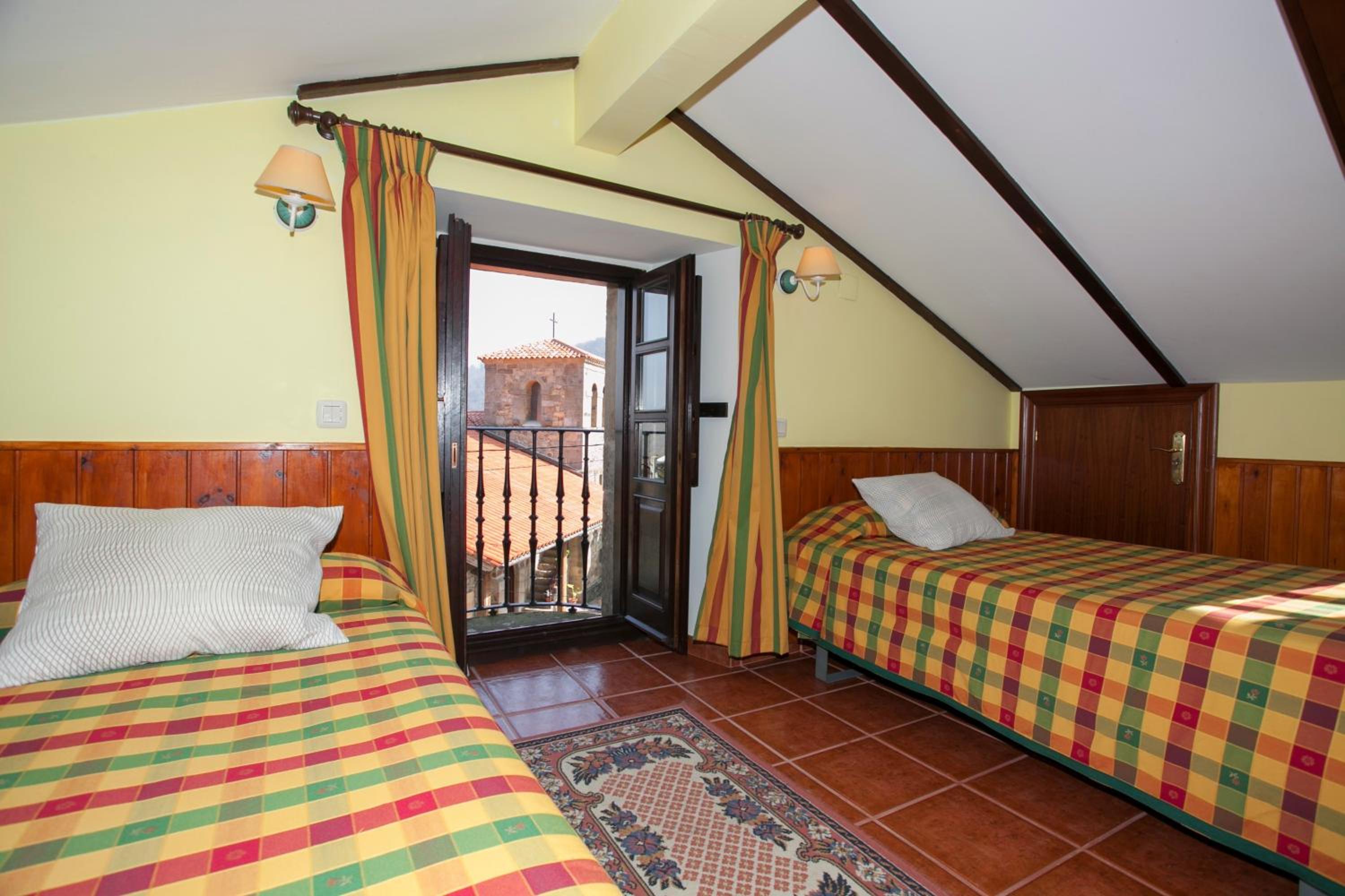 Triple Room With Shared Bathroom photo 3