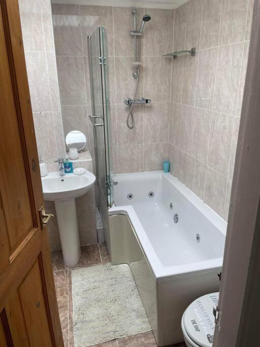 Two-Bedroom House photo 2