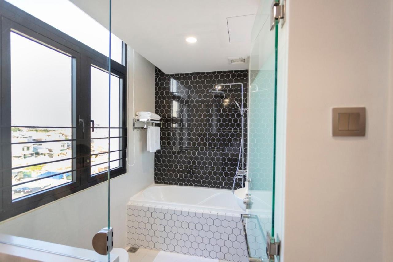 Twin Room with Bath - Photo 4
