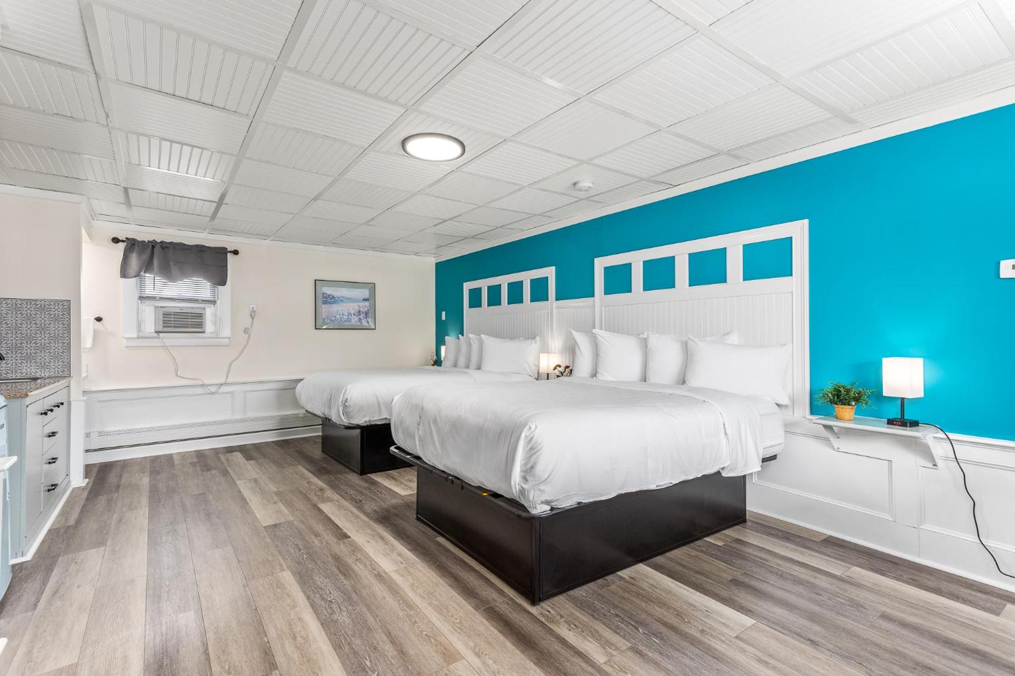 Superior Queen Room with Two Queen Beds - Photo 7