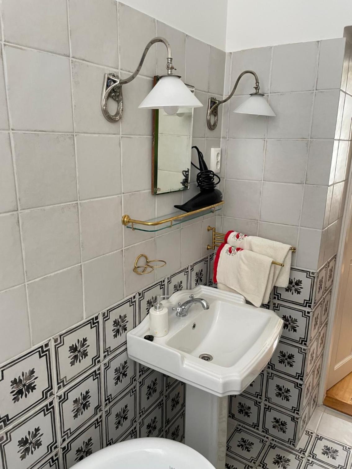 Two-Bedroom Apartment - Photo 15