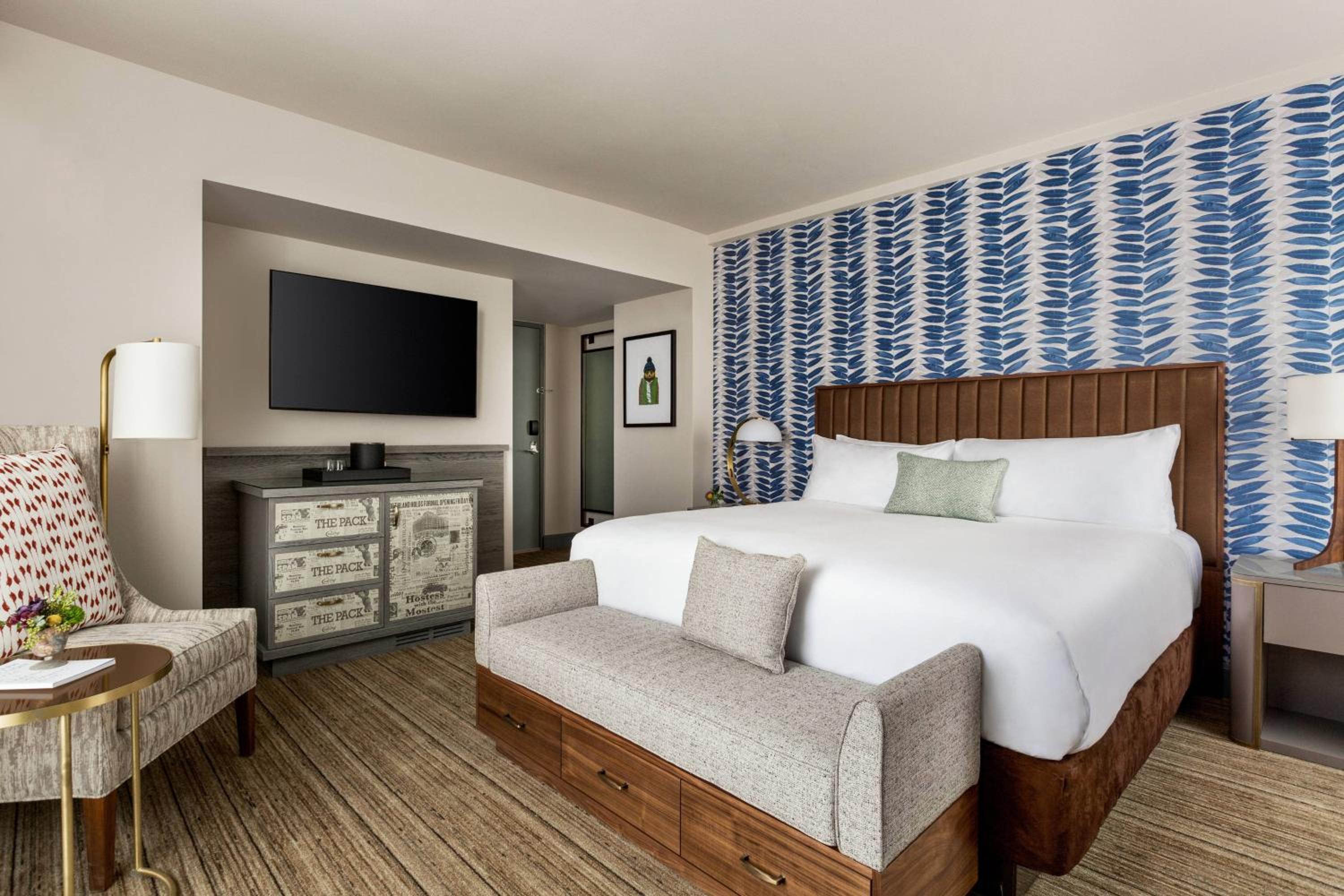 King Room - Hearing Accessible photo 1