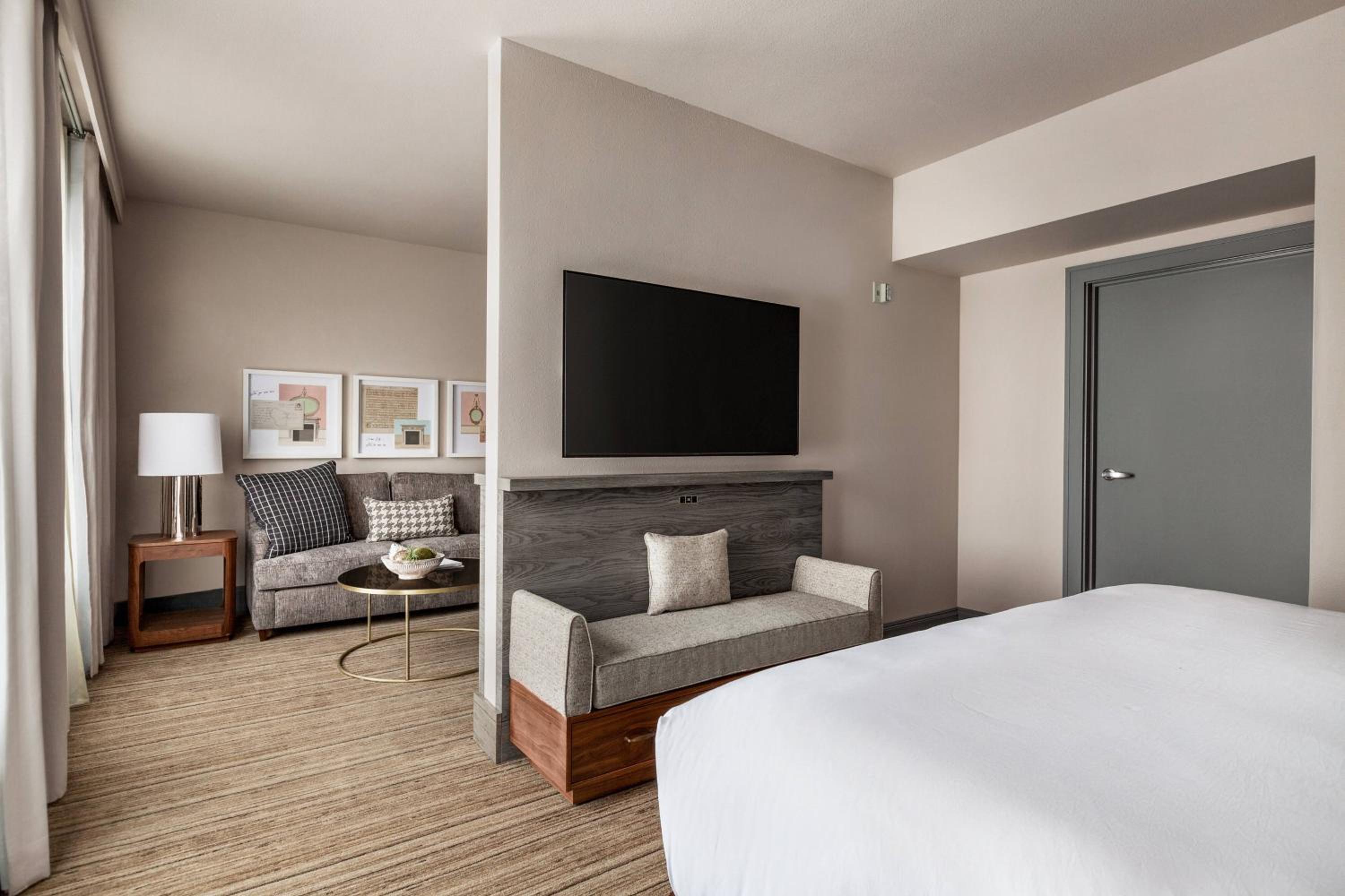 King Room - Hearing Accessible photo 3