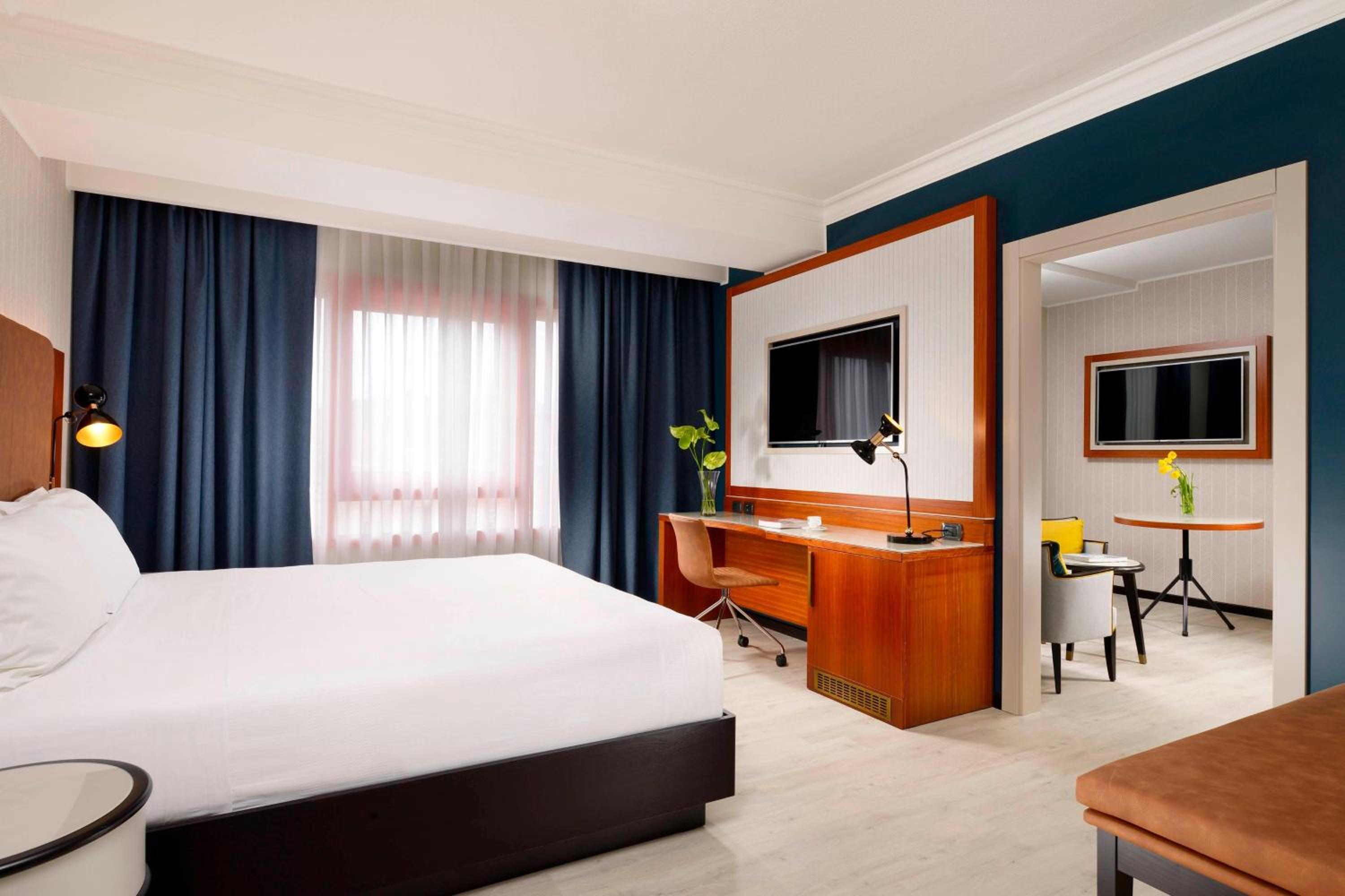 One-Bedroom King Suite