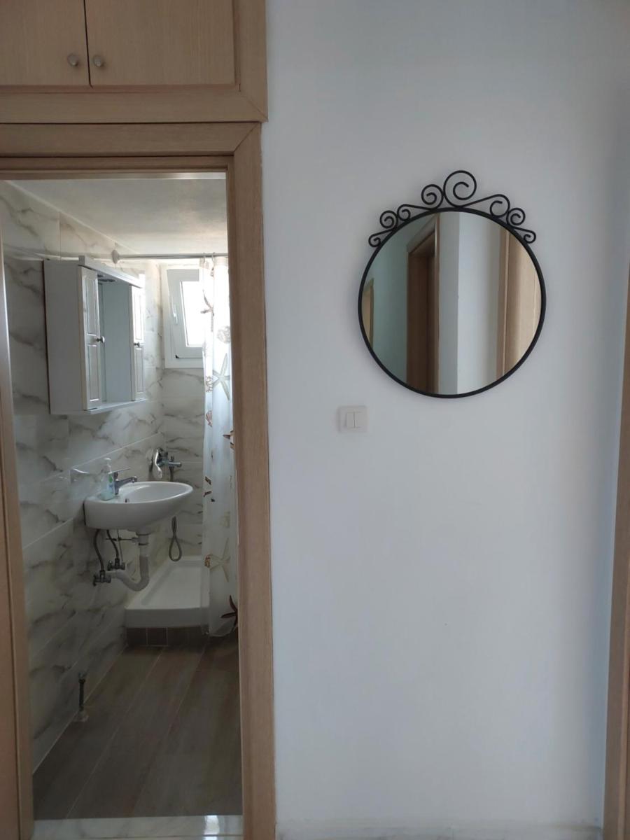 Deluxe Double Room (2 Adults + 1 Child)