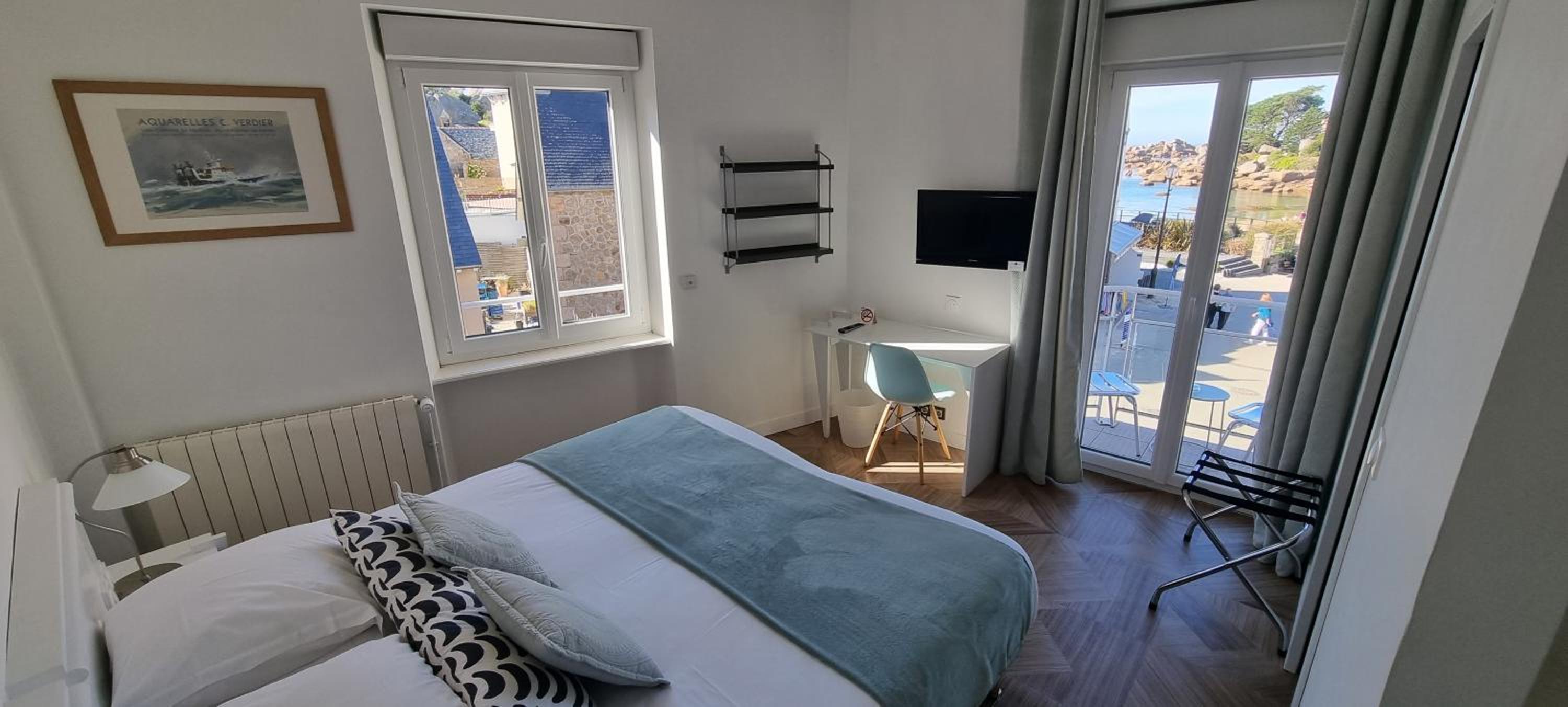 Premium Double or Twin Room with Sea View - Photo 1